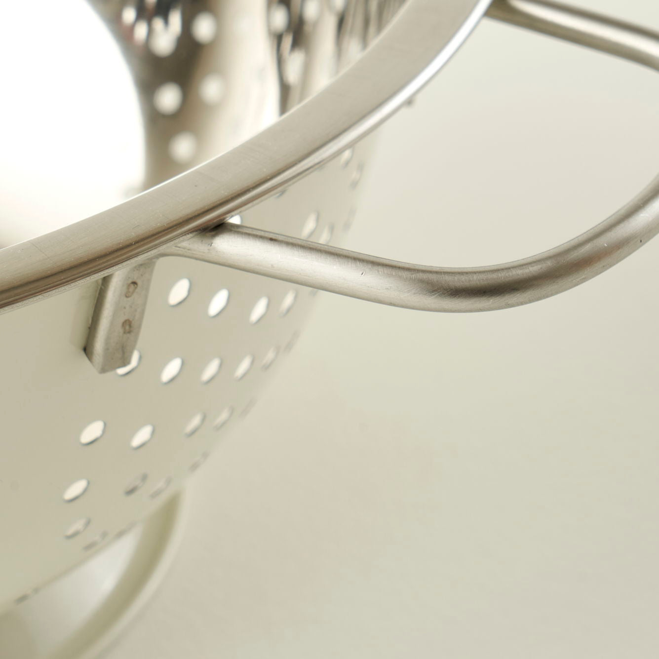 Giza White Stainless Steel Colander