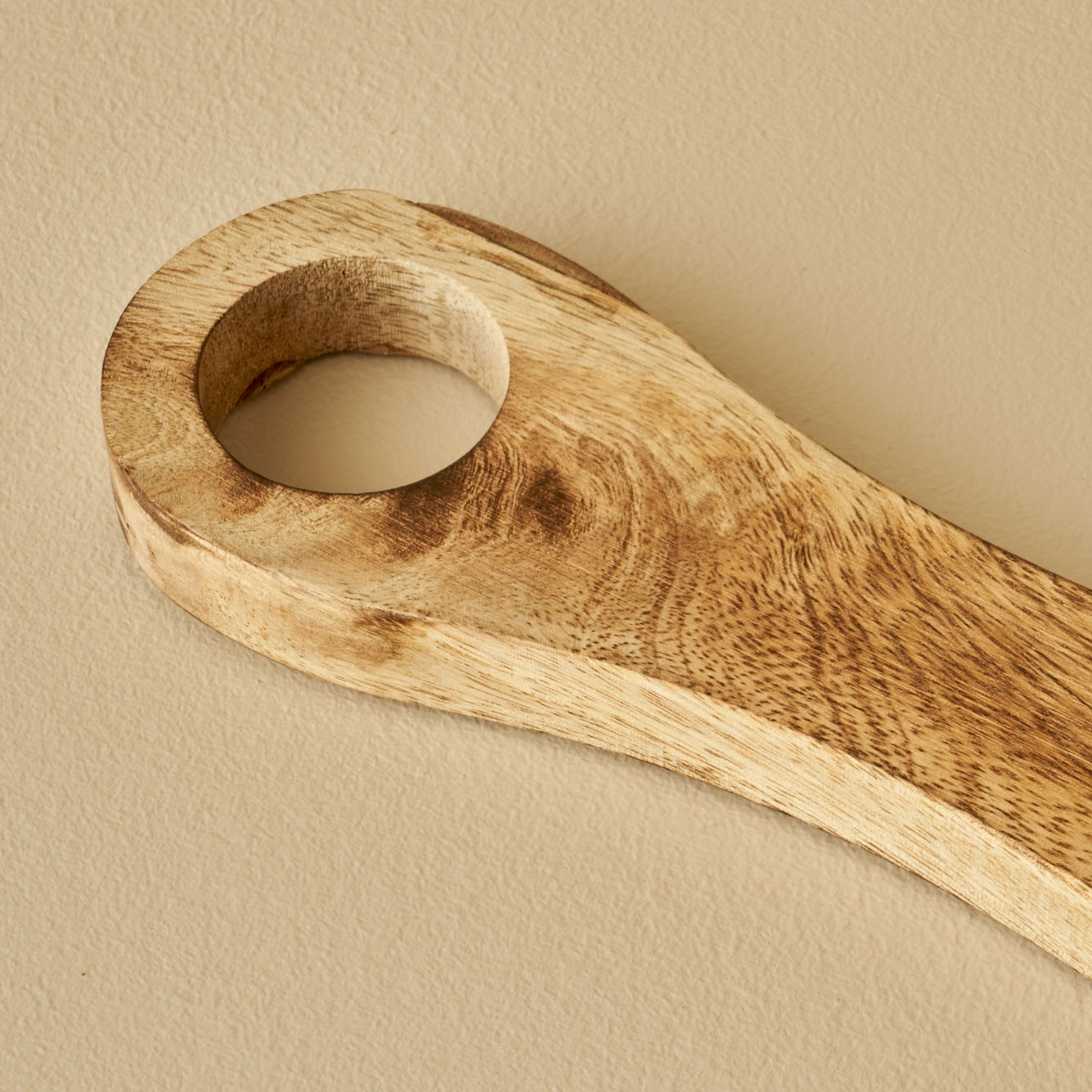 Perla Mango Wood Cutting Board