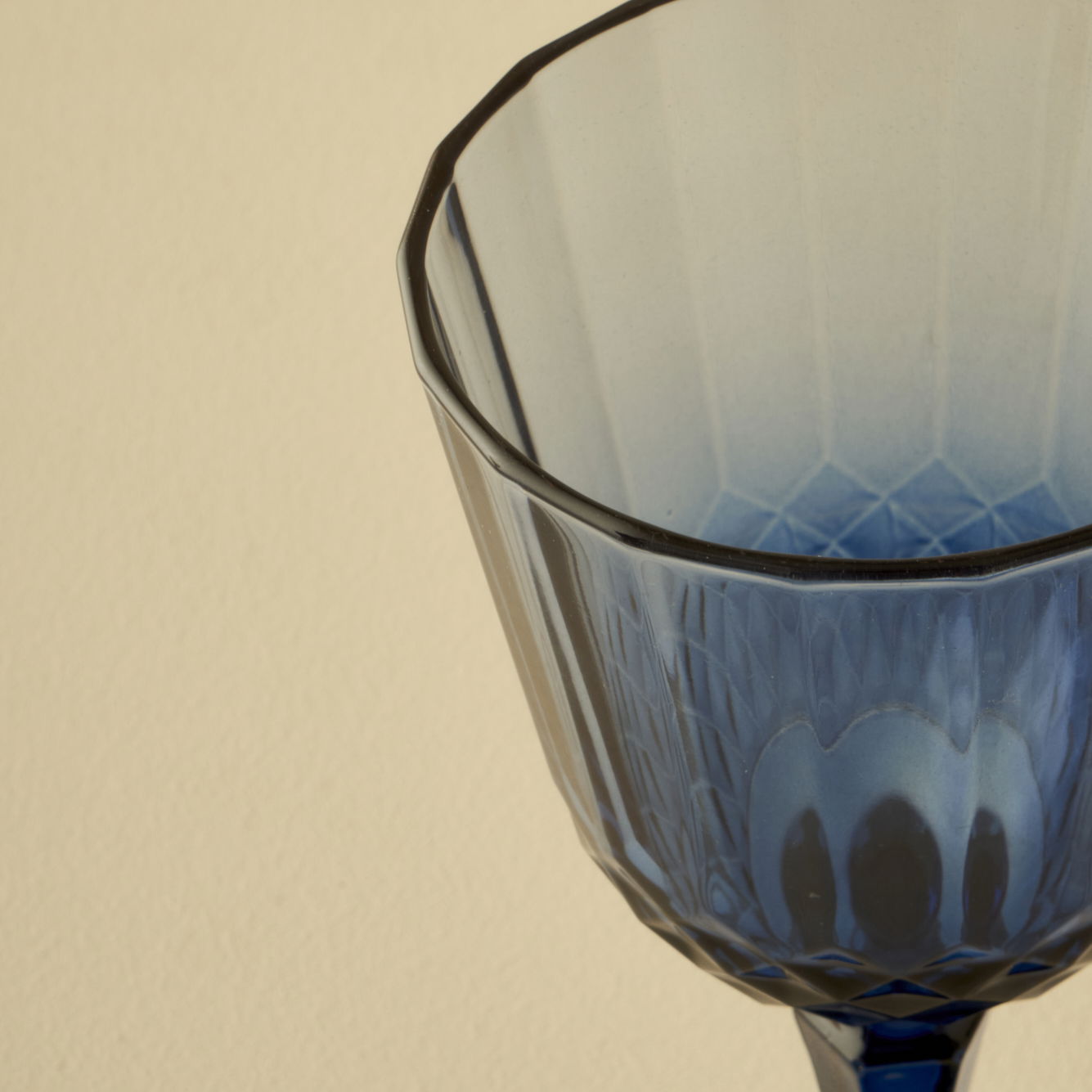 Colore Crystal Cut Wine Glass