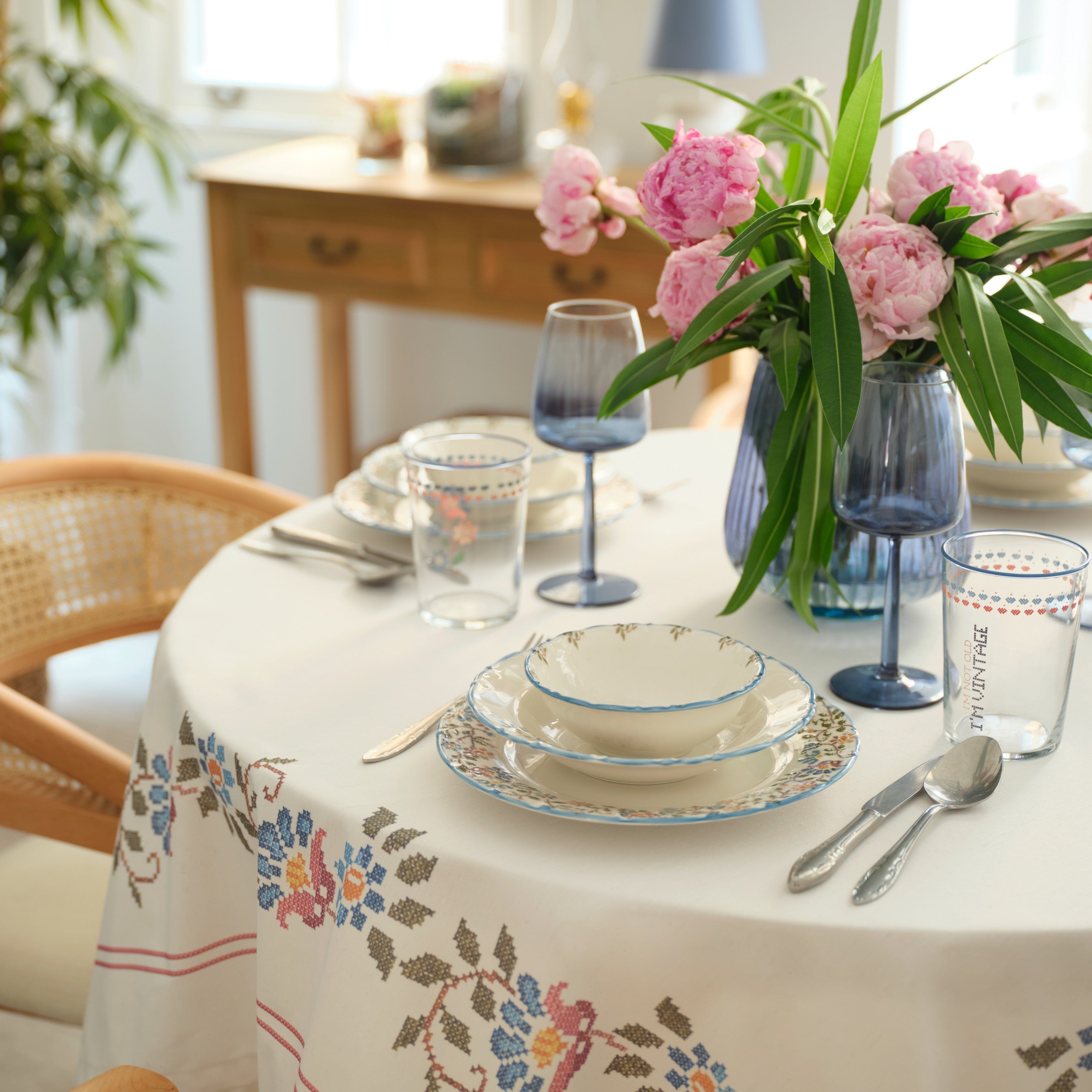 Vintage 24 Piece Porcelain Dinnerware Set