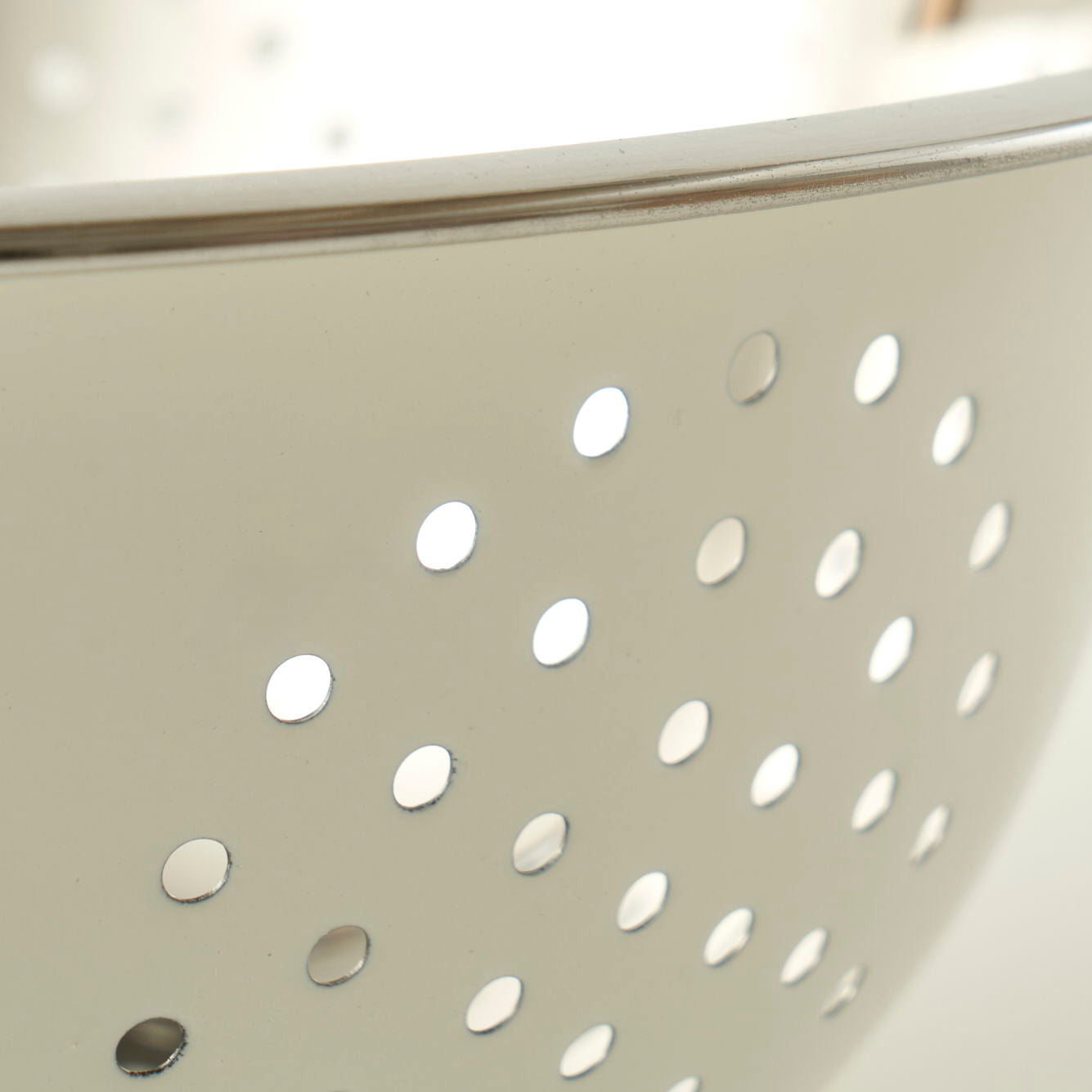 Giza White Stainless Steel Colander