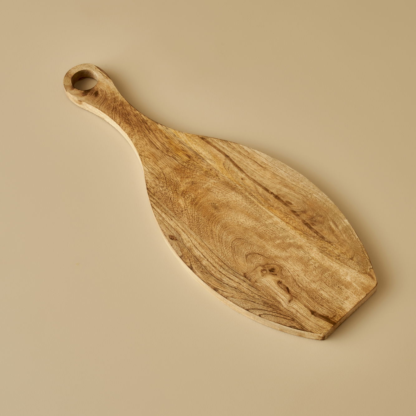 Perla Mango Wood Cutting Board