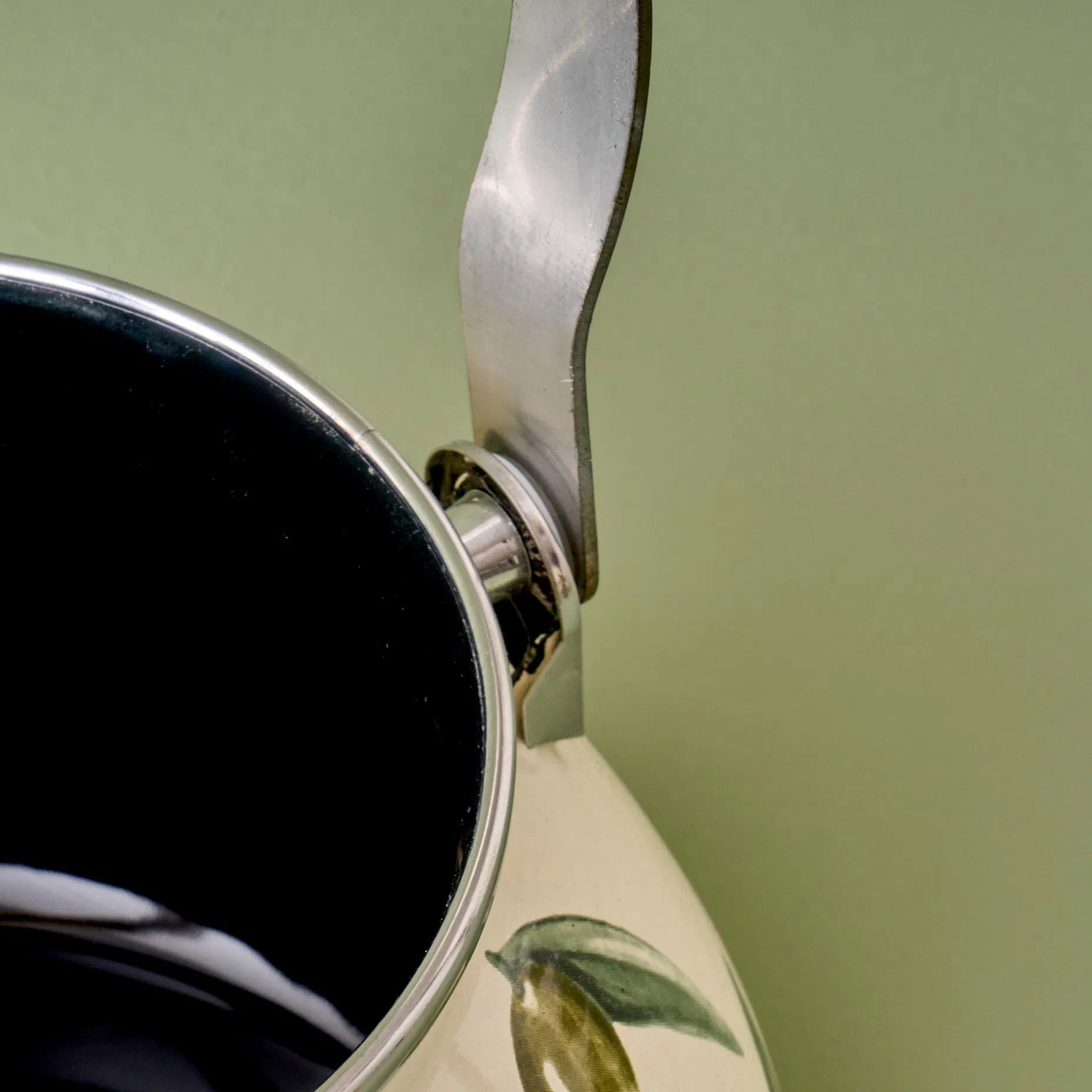 Olive Enamel Teapot with Wooden Handle