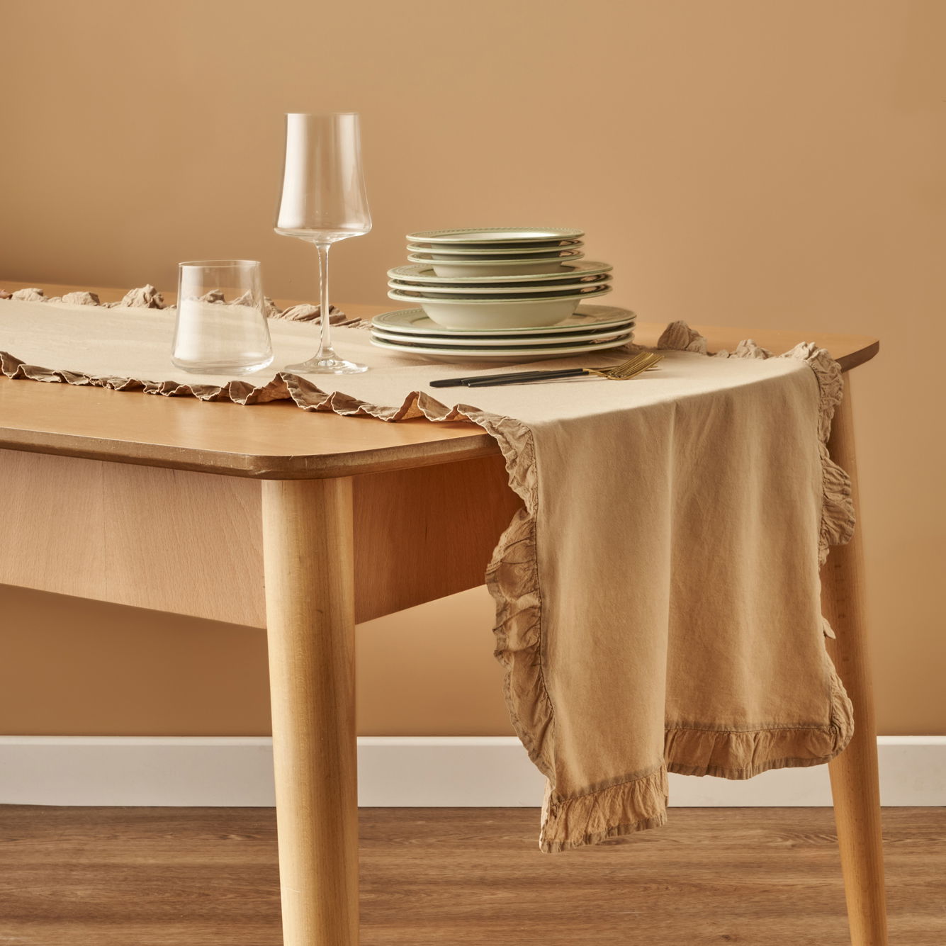 Elegance Ruffled Cotton Table Runner