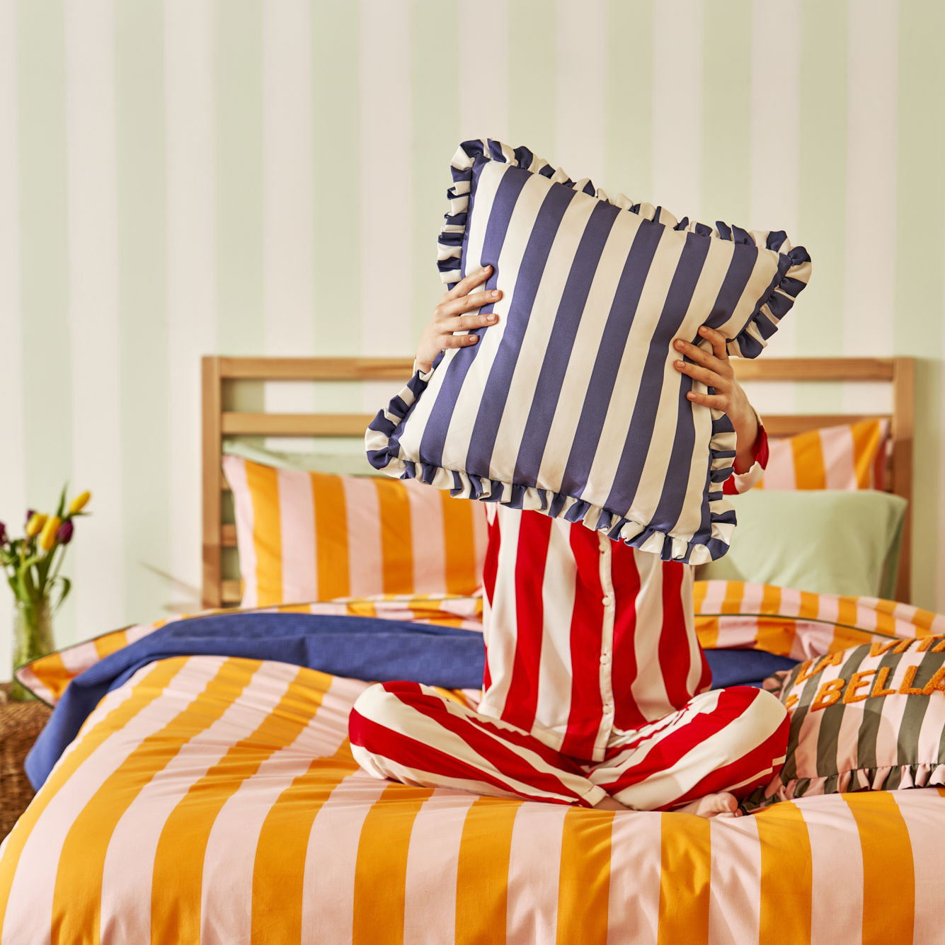 Line Ruffled Cushion Cover
