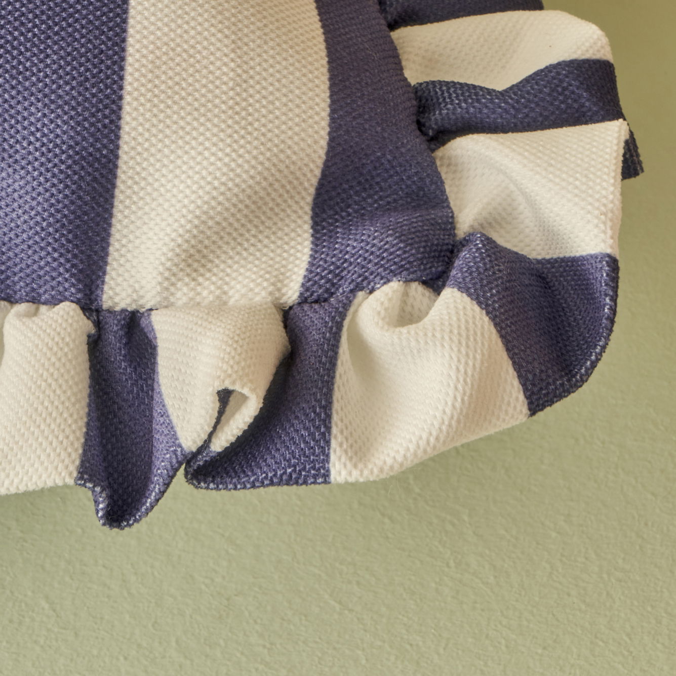 Line Ruffled Cushion Cover