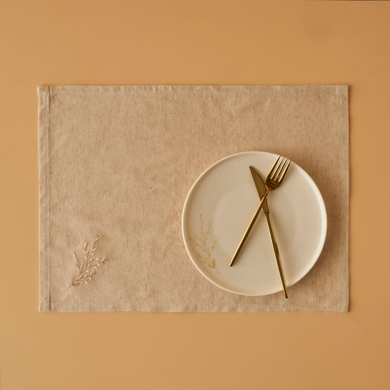 Exclusive Linen 14-Piece Tablecloth Set