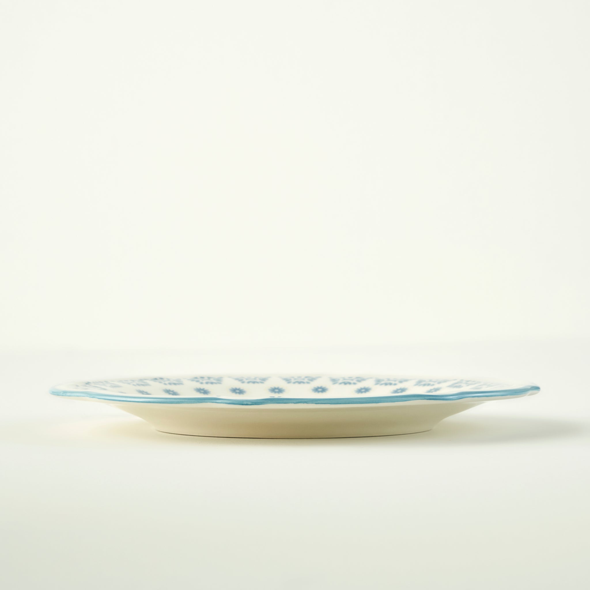 Mabel 24 Piece Porcelain Dinnerware Set