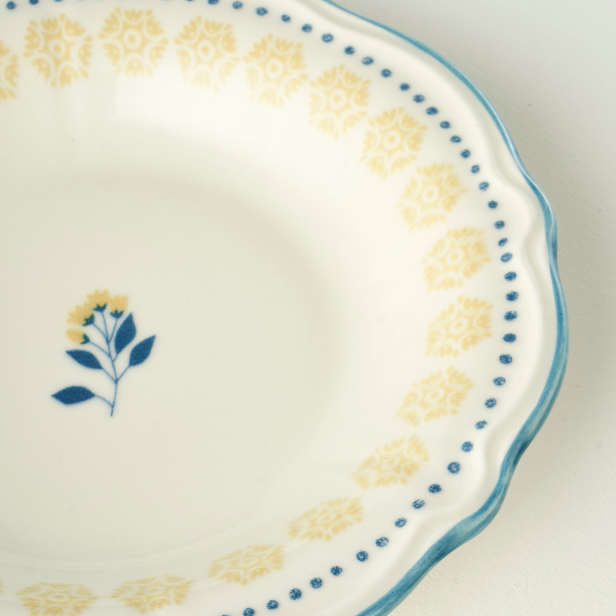Mabel 24 Piece Porcelain Dinnerware Set