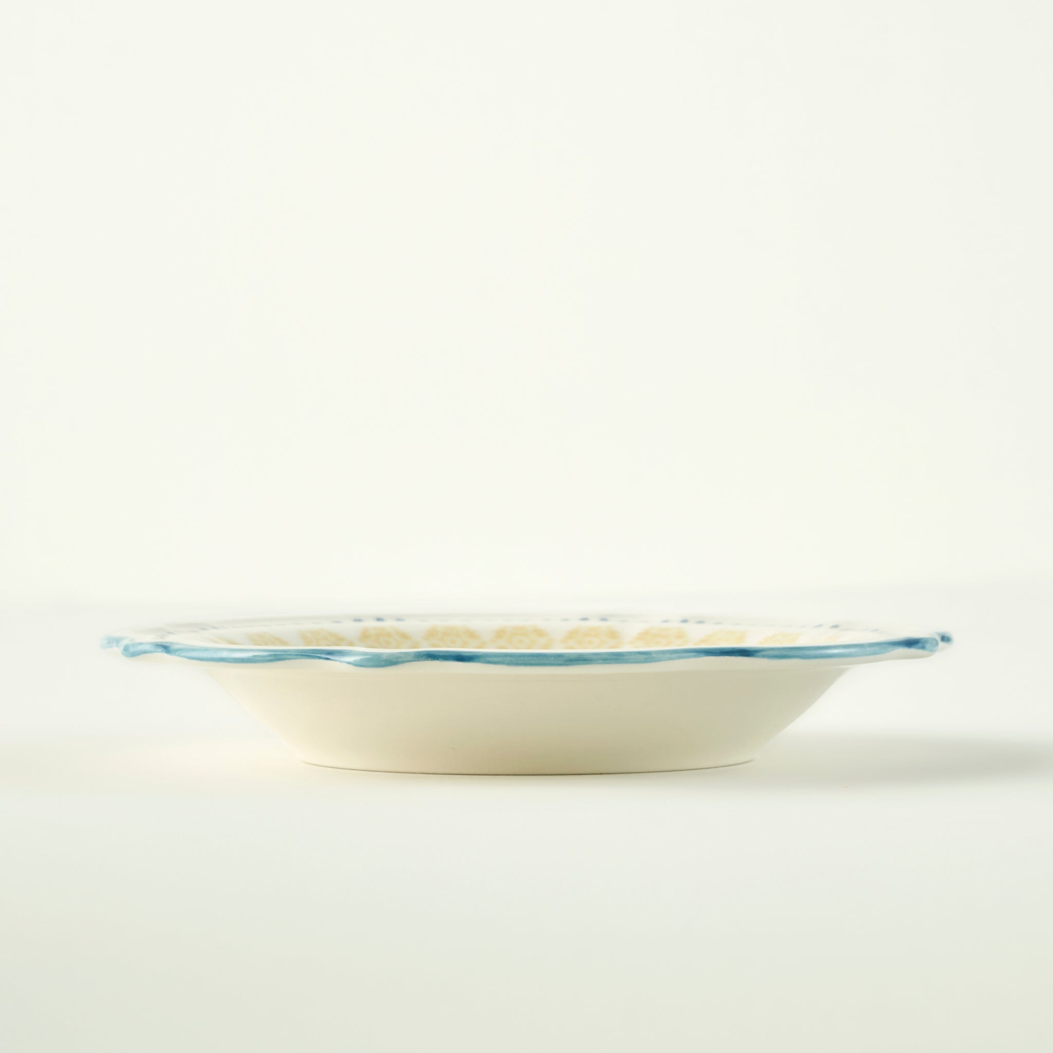 Mabel 24 Piece Porcelain Dinnerware Set