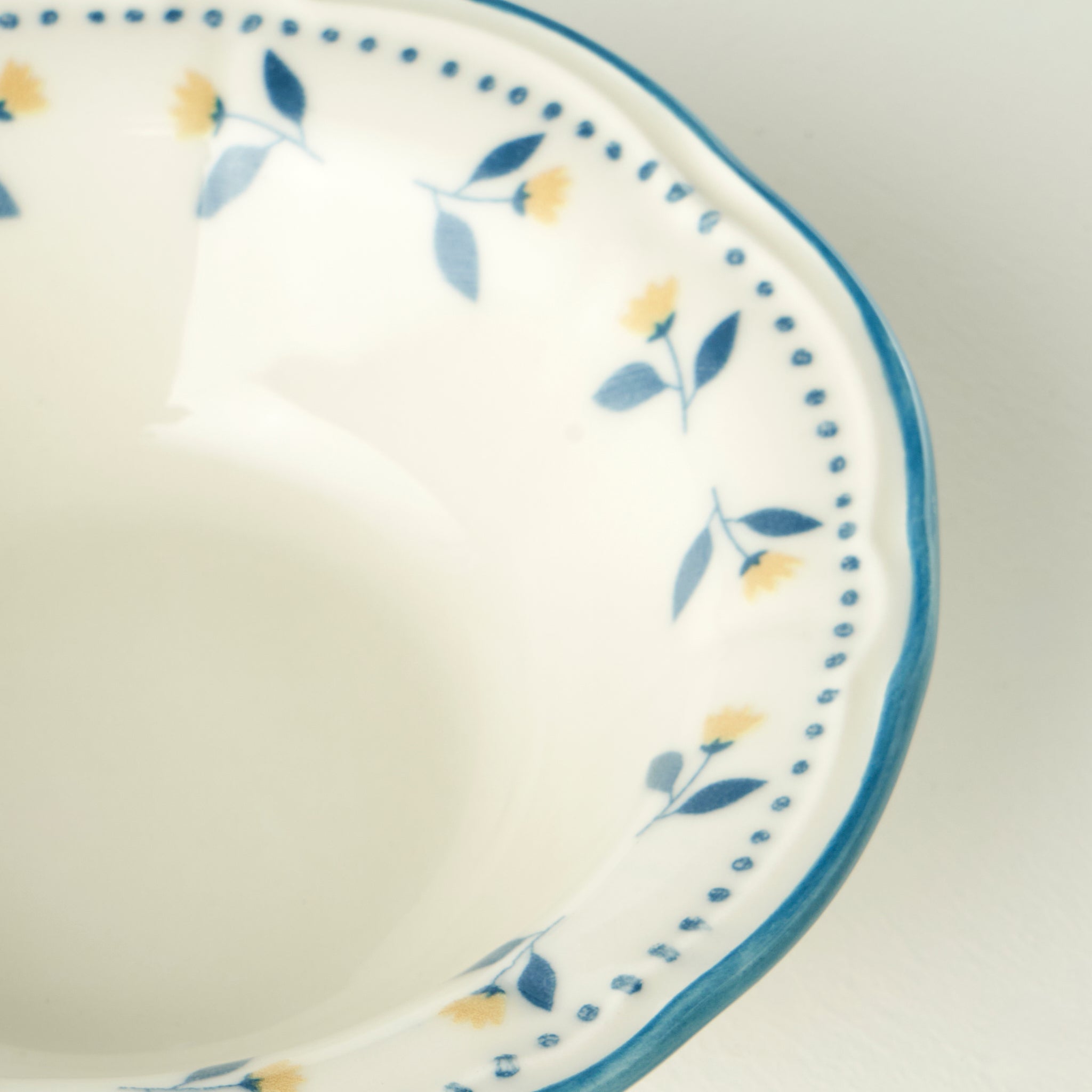 Mabel 24 Piece Porcelain Dinnerware Set