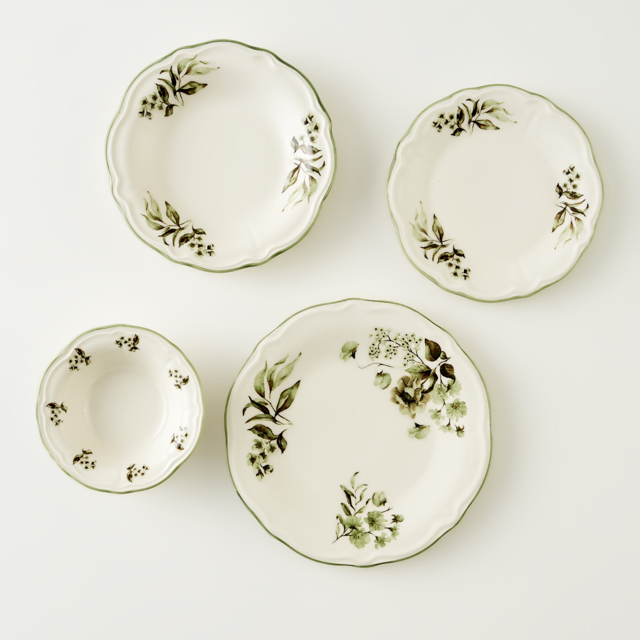 Julia 24 Piece Porcelain Dinnerware Set