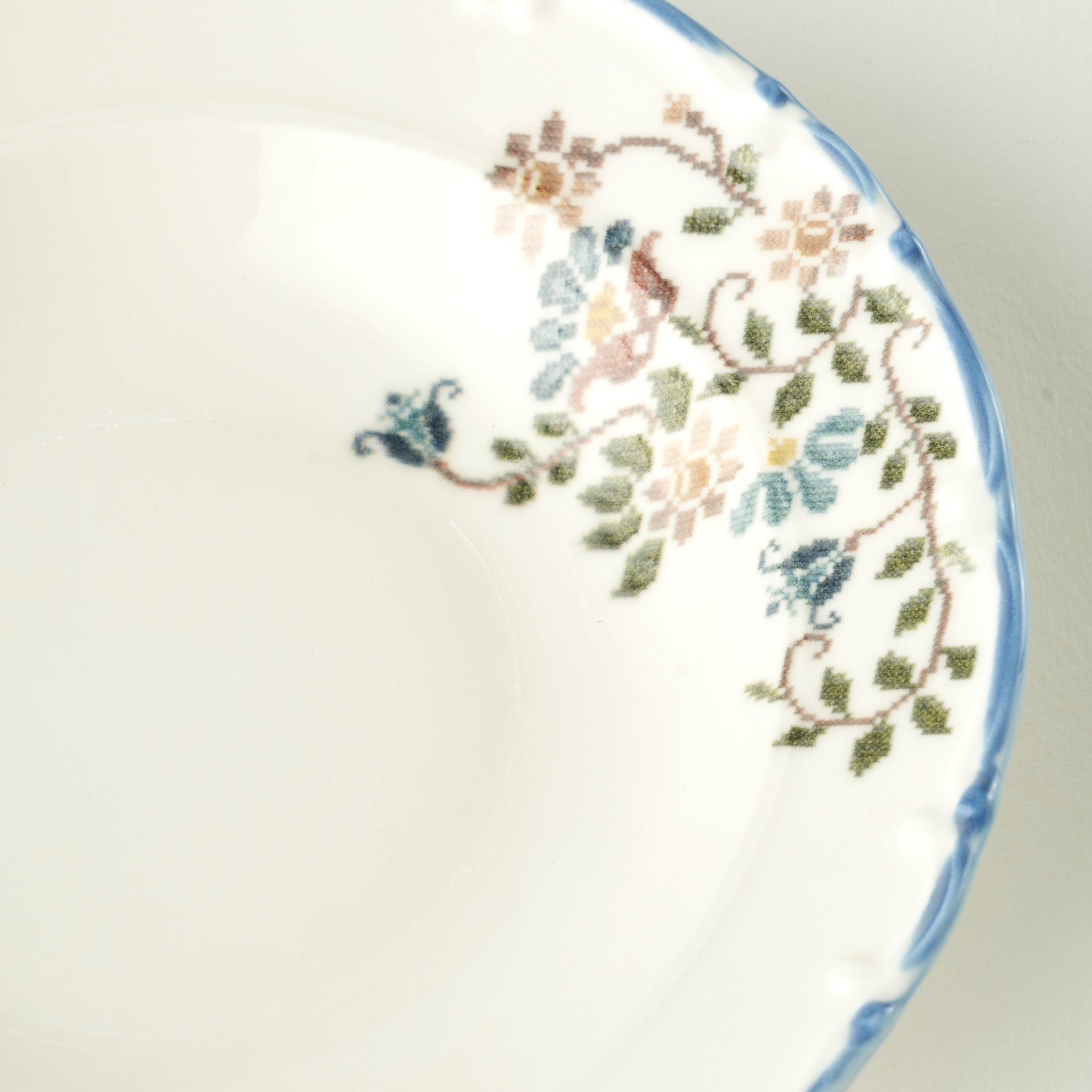 Vintage 24 Piece Porcelain Dinnerware Set