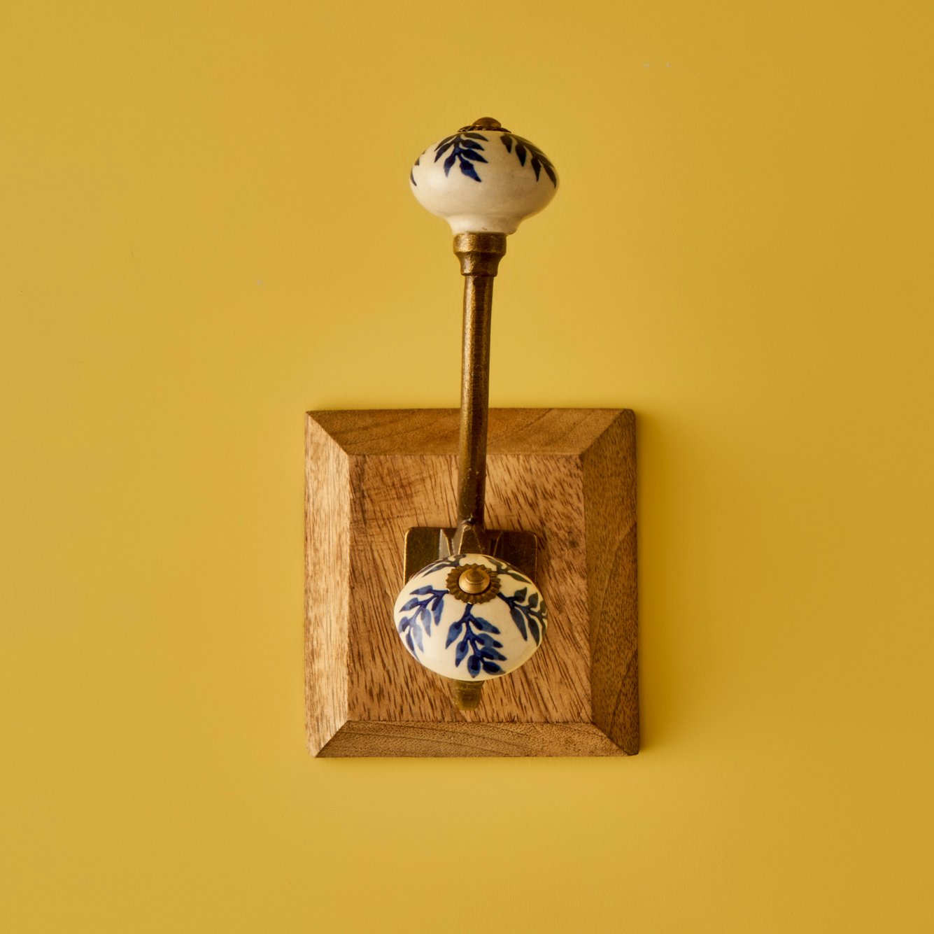 Valor Mango Hook with Ceramic Knob