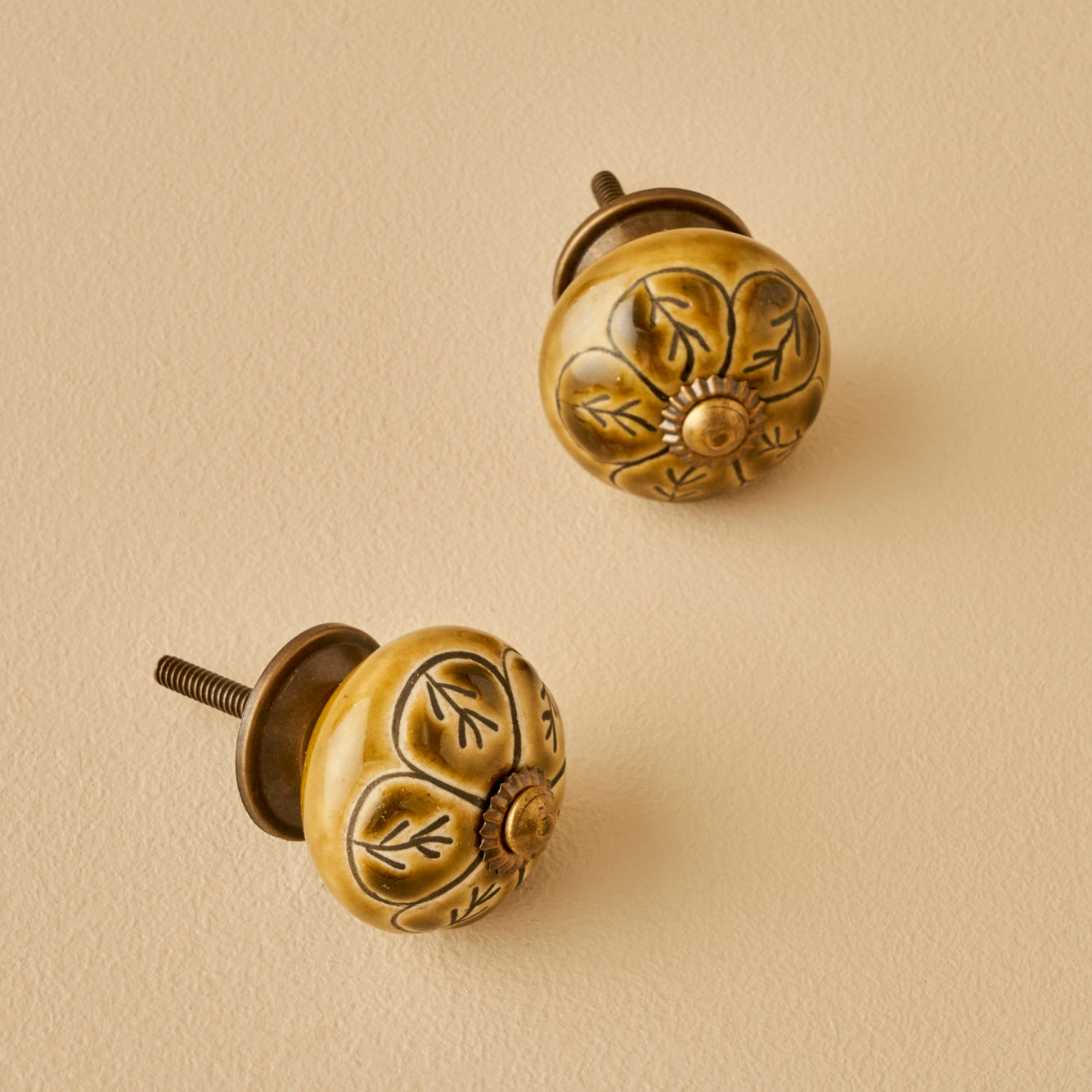 Viole Ceramic Cabinet Knobs (Set of 2)
