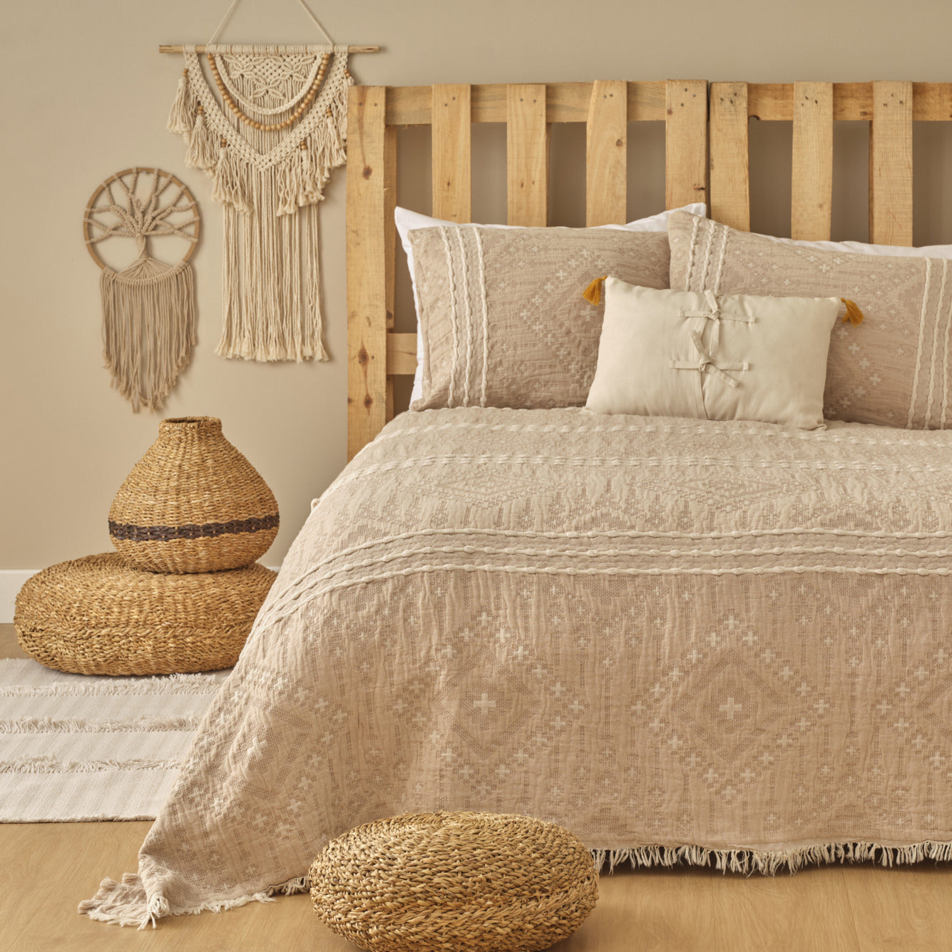 Glorinda Cotton Coverlet with Shams