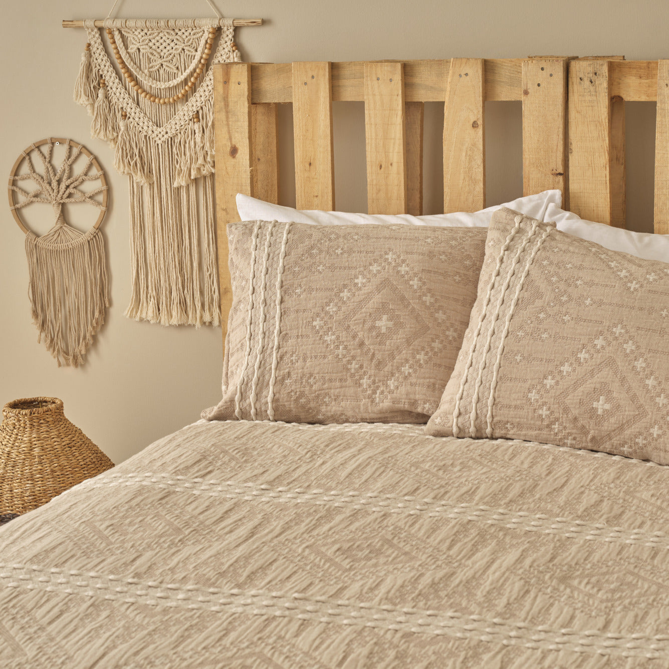 Glorinda Cotton Coverlet with Shams