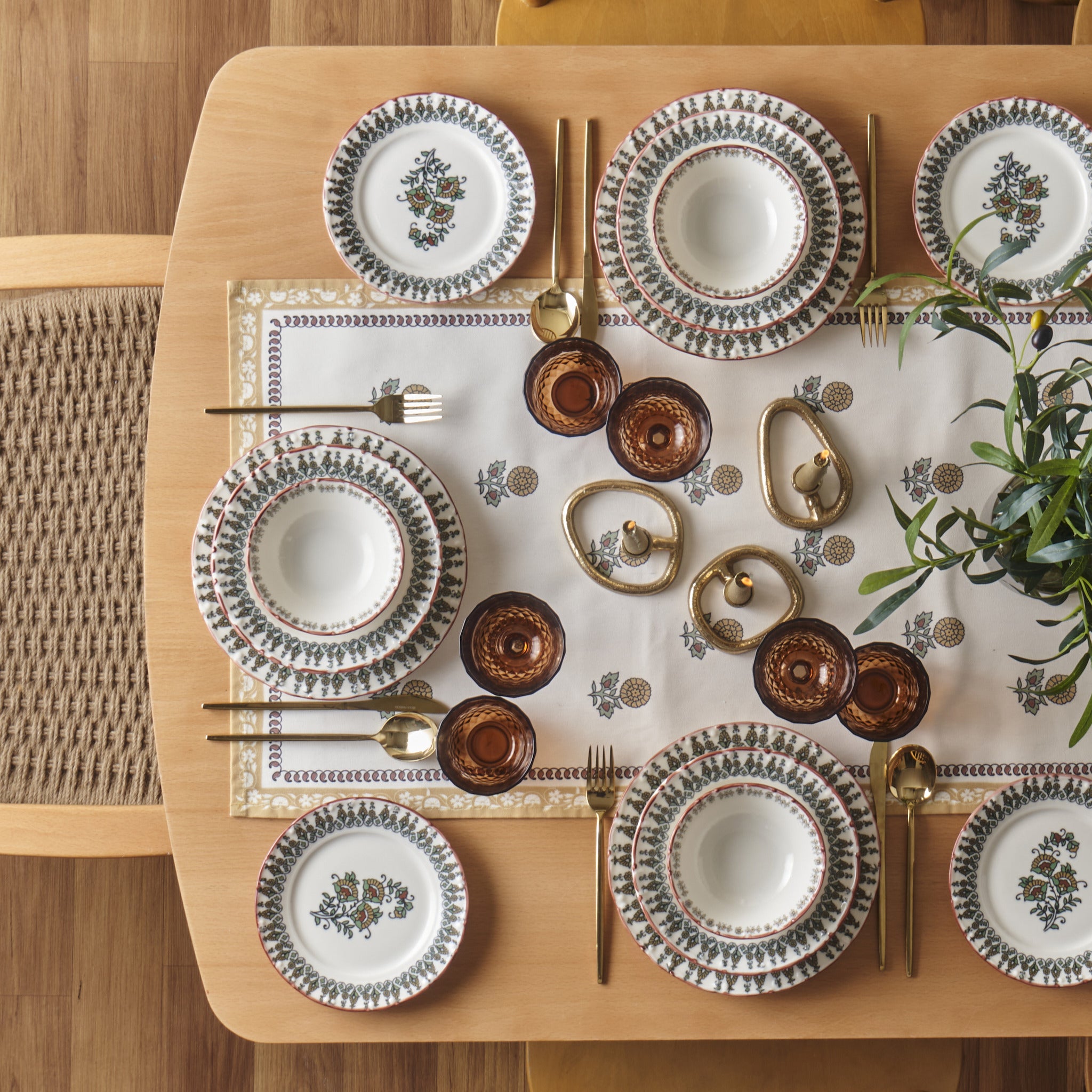 Indian 24 Piece Porcelain Dinnerware Set