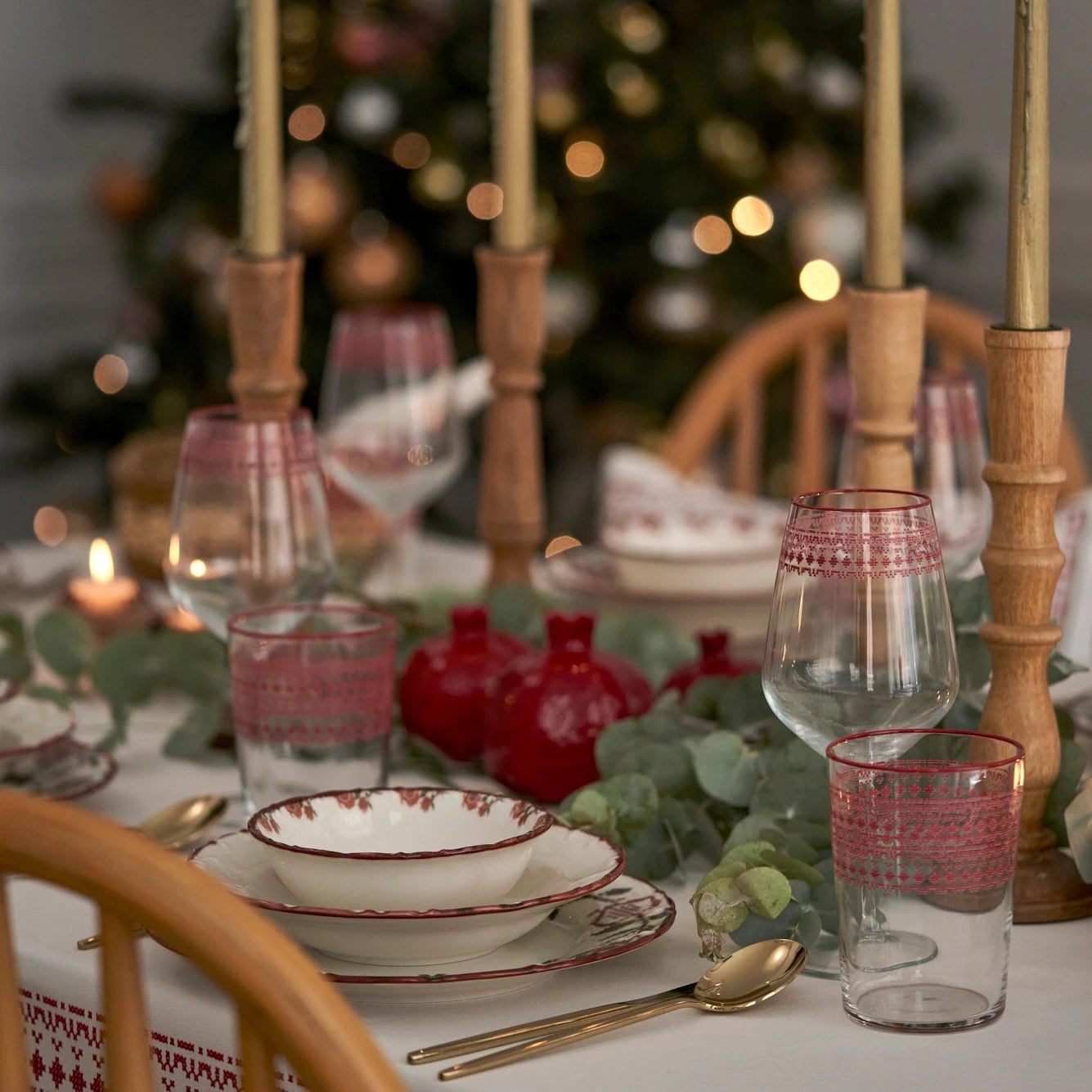 Jolly Porcelain Dinnerware Set (18 Piece)