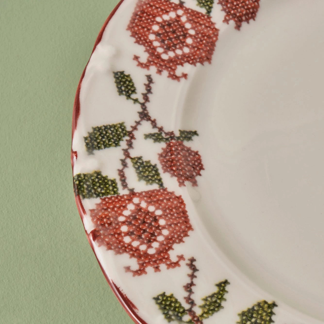 Jolly Porcelain Dinnerware Set (18 Piece)