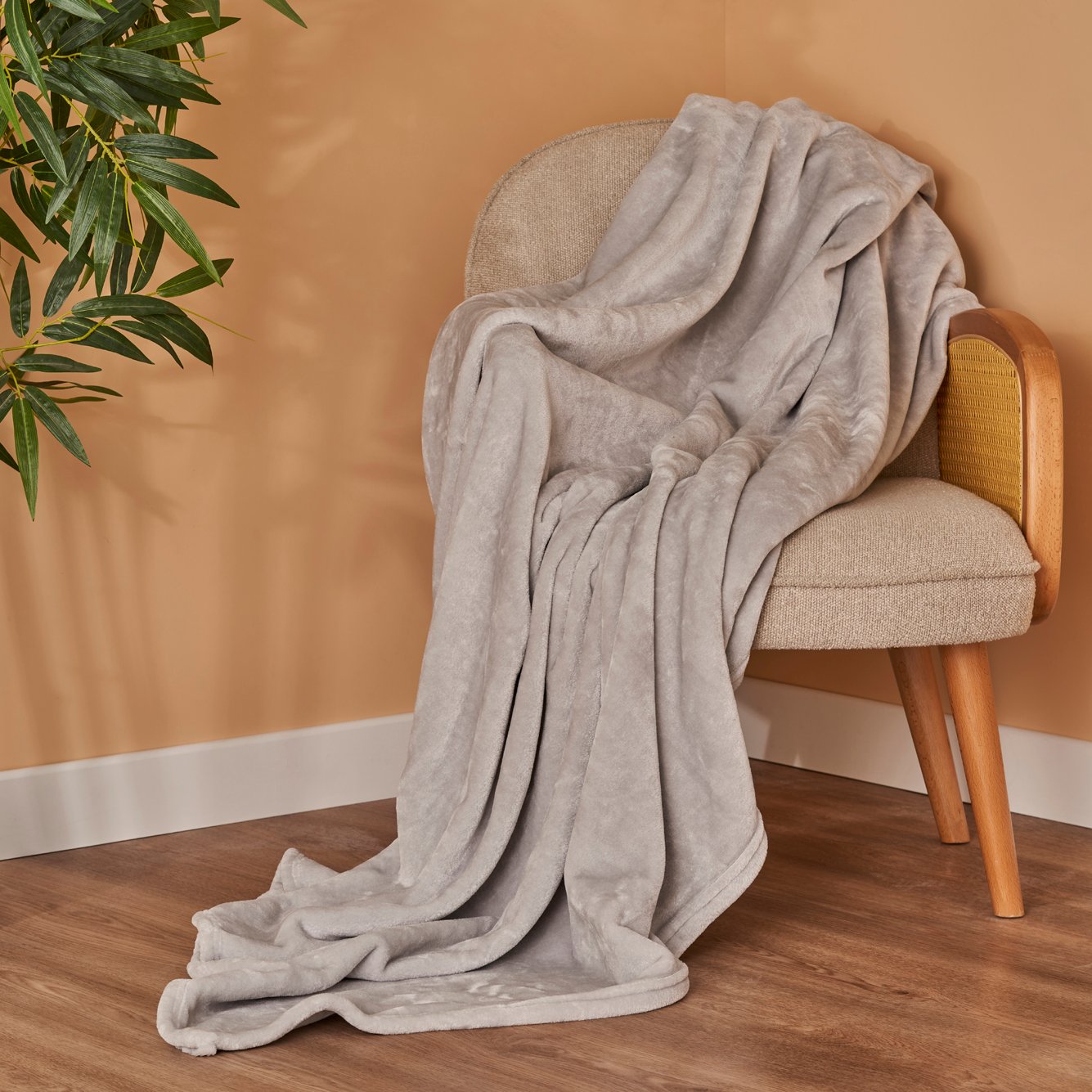 Shelly Wellsoft Plush Throw Blanket
