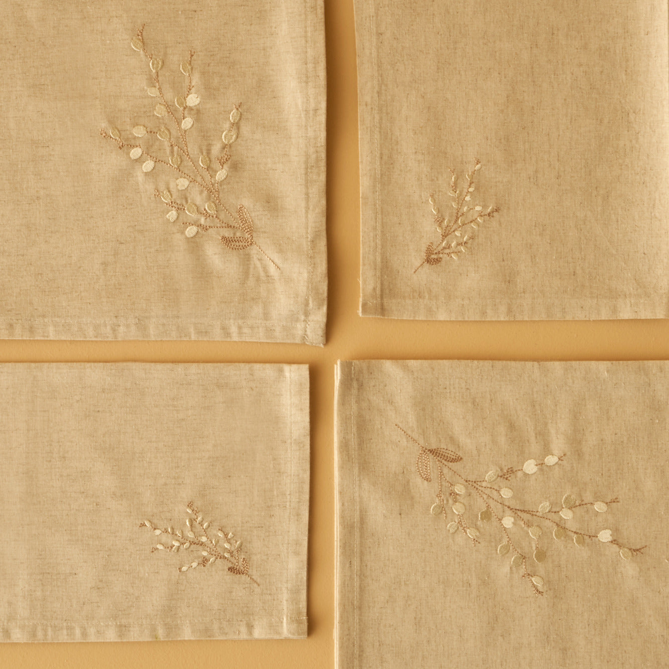 Exclusive Linen 14-Piece Tablecloth Set