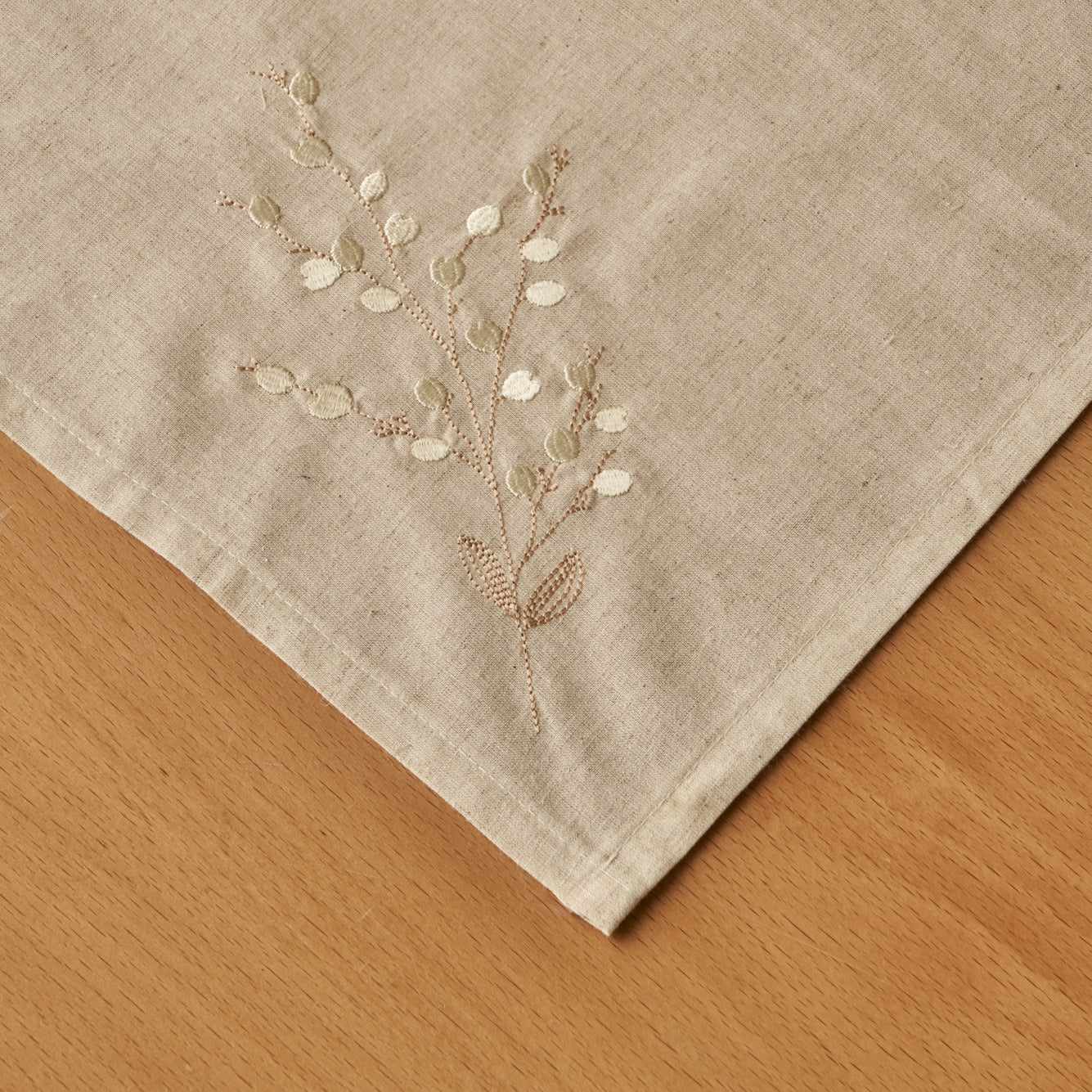 Exclusive Linen 14-Piece Tablecloth Set