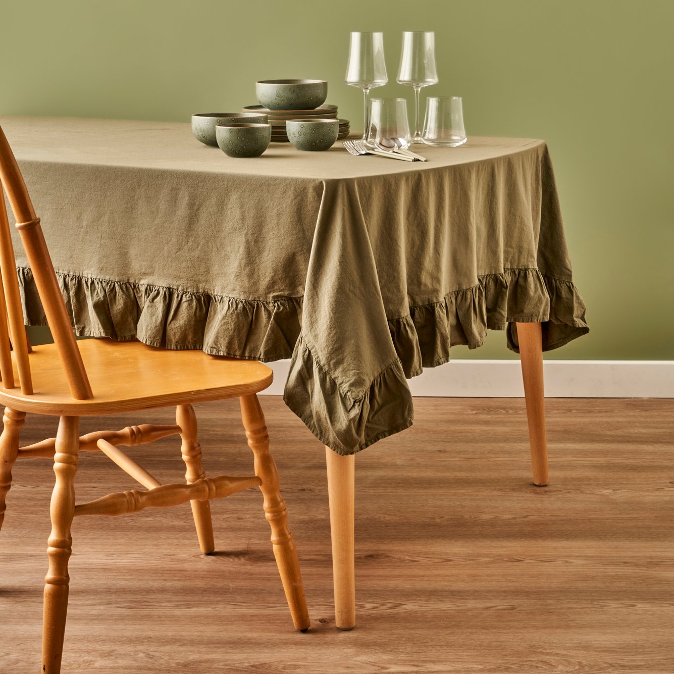 Elegance Ruffled Edge Tablecloth