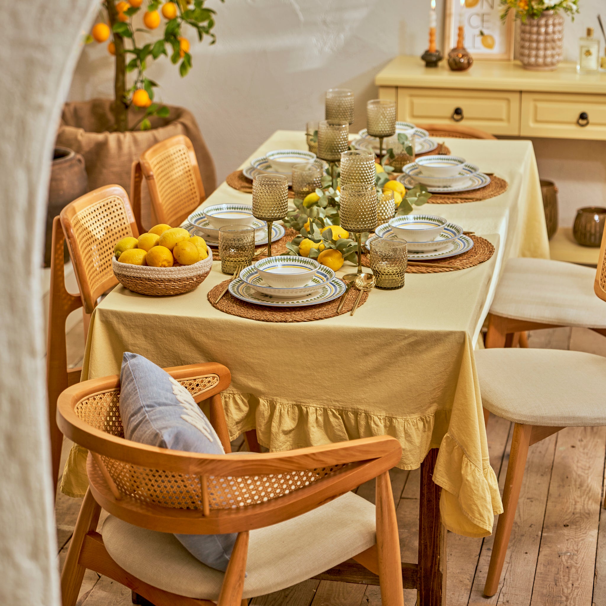 Lemoncello 24 Piece Porcelain Dinnerware Set