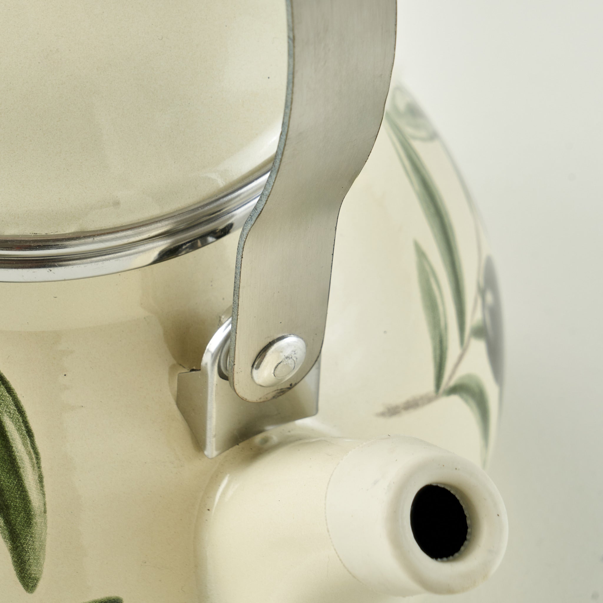 Olive Enamel Teapot with Wooden Handle