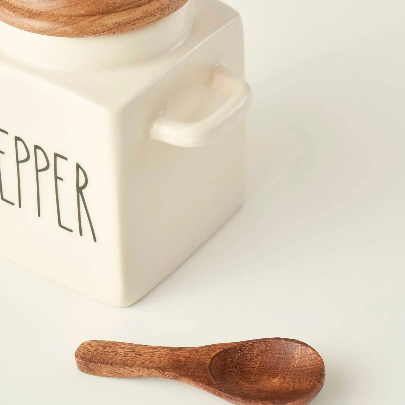 'Pepper' Ceramic Jar With  Acacia Lid & Spoon