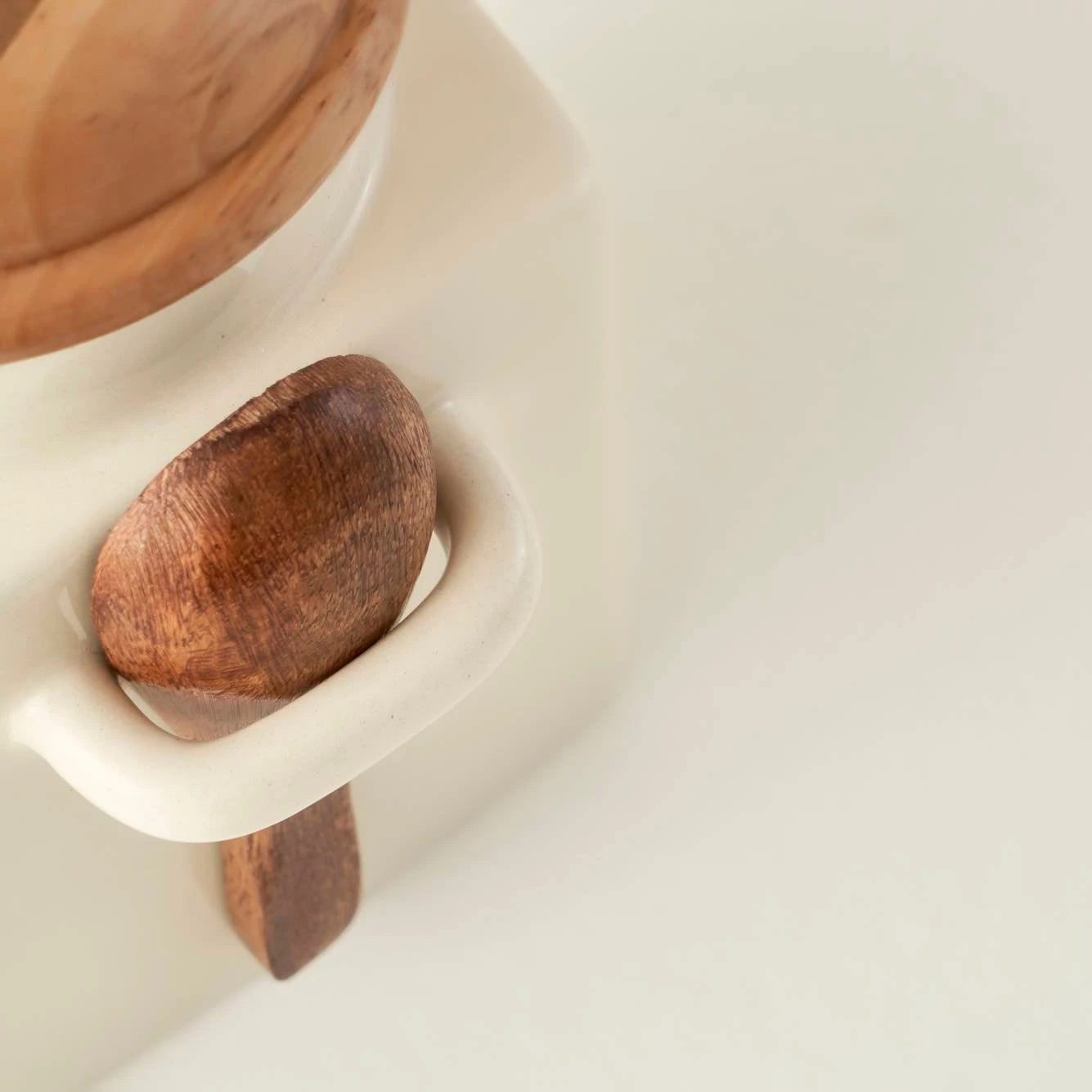 'Pepper' Ceramic Jar With  Acacia Lid & Spoon