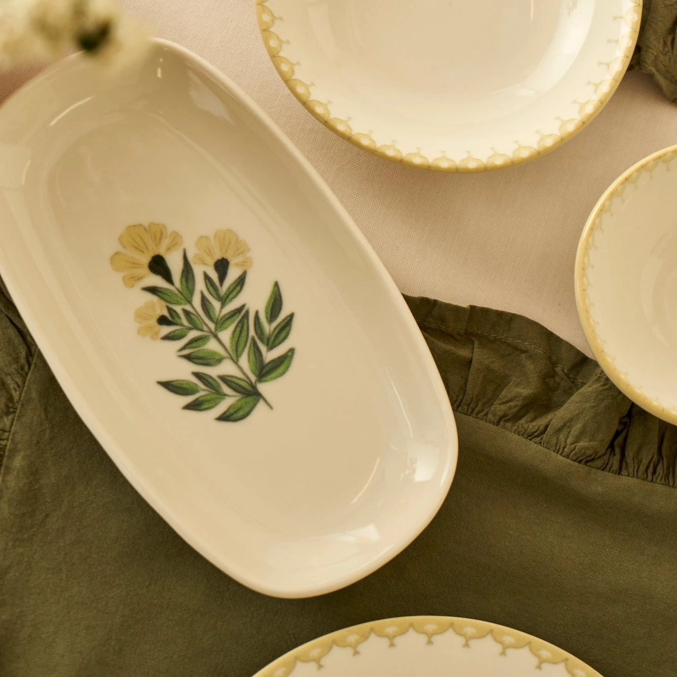 Lena Floral Motif Porcelain Breakfast Set (10 Pieces)