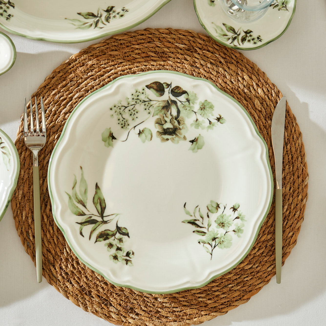 Julia 24 Piece Porcelain Dinnerware Set