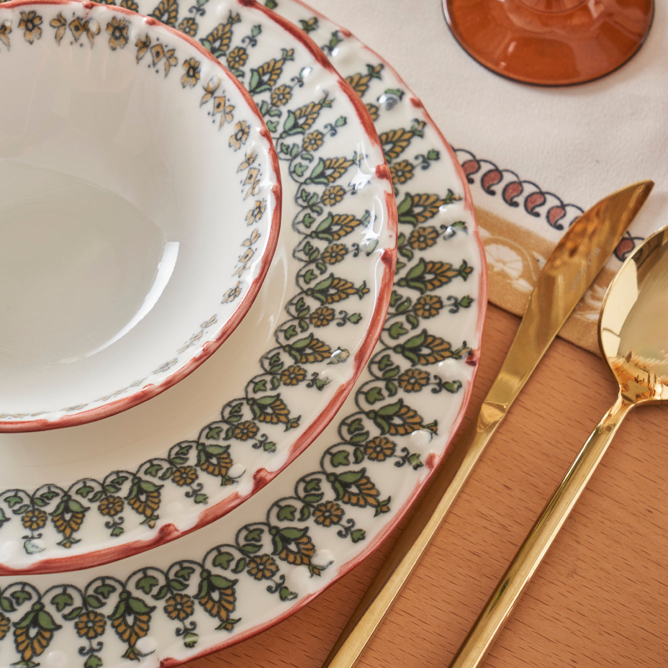 Indian 24 Piece Porcelain Dinnerware Set