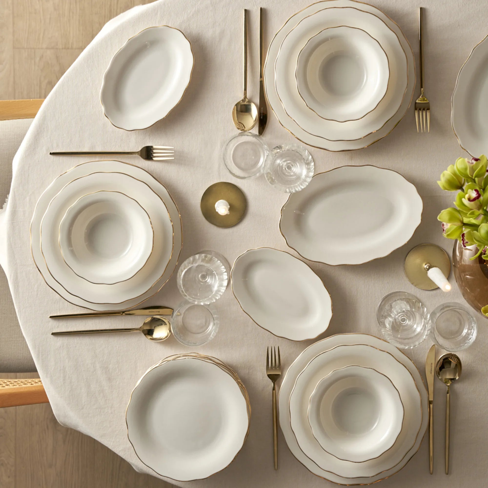 Victoria Porcelain 24 Piece Dinnerware Set Gold