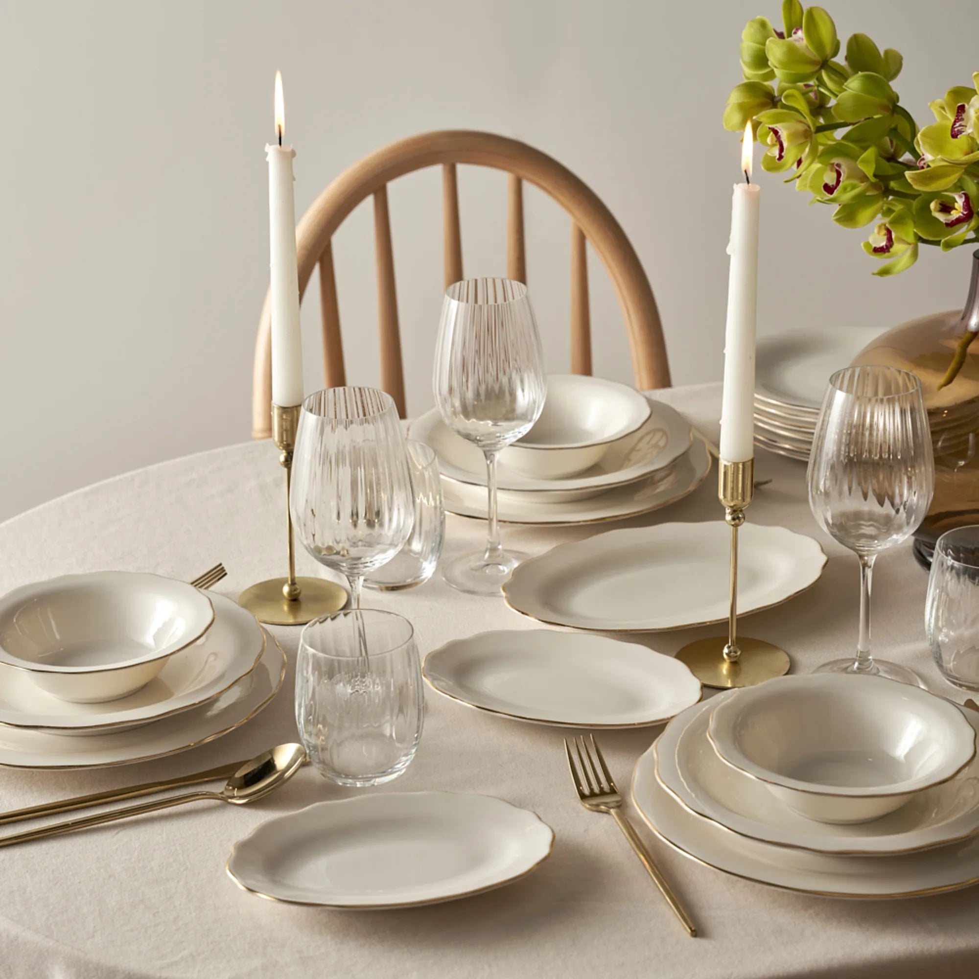 Victoria Porcelain 24 Piece Dinnerware Set Gold