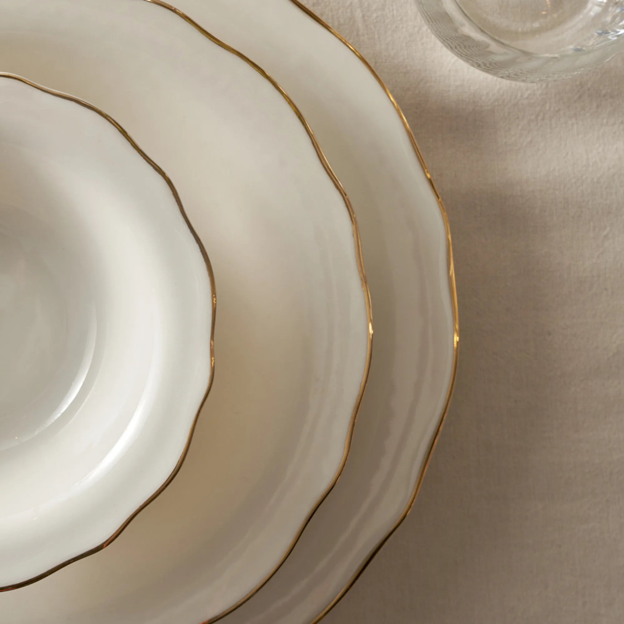 Victoria Porcelain 24 Piece Dinnerware Set Gold