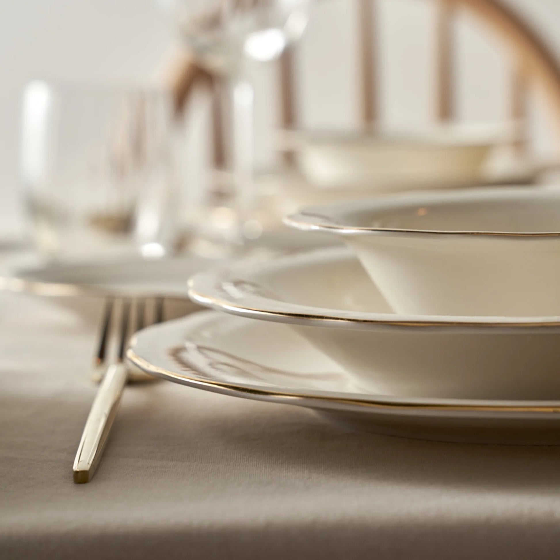 Victoria Porcelain 24 Piece Dinnerware Set Gold