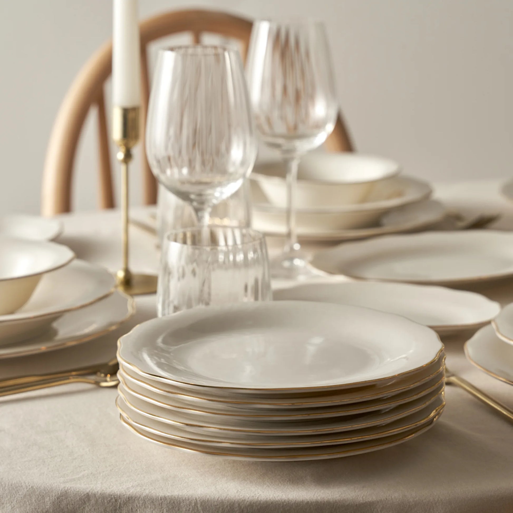 Victoria Porcelain 24 Piece Dinnerware Set Gold