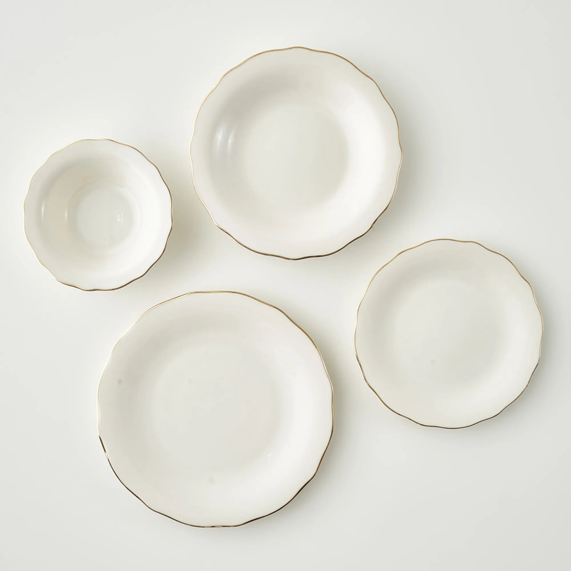 Victoria Porcelain 24 Piece Dinnerware Set Gold