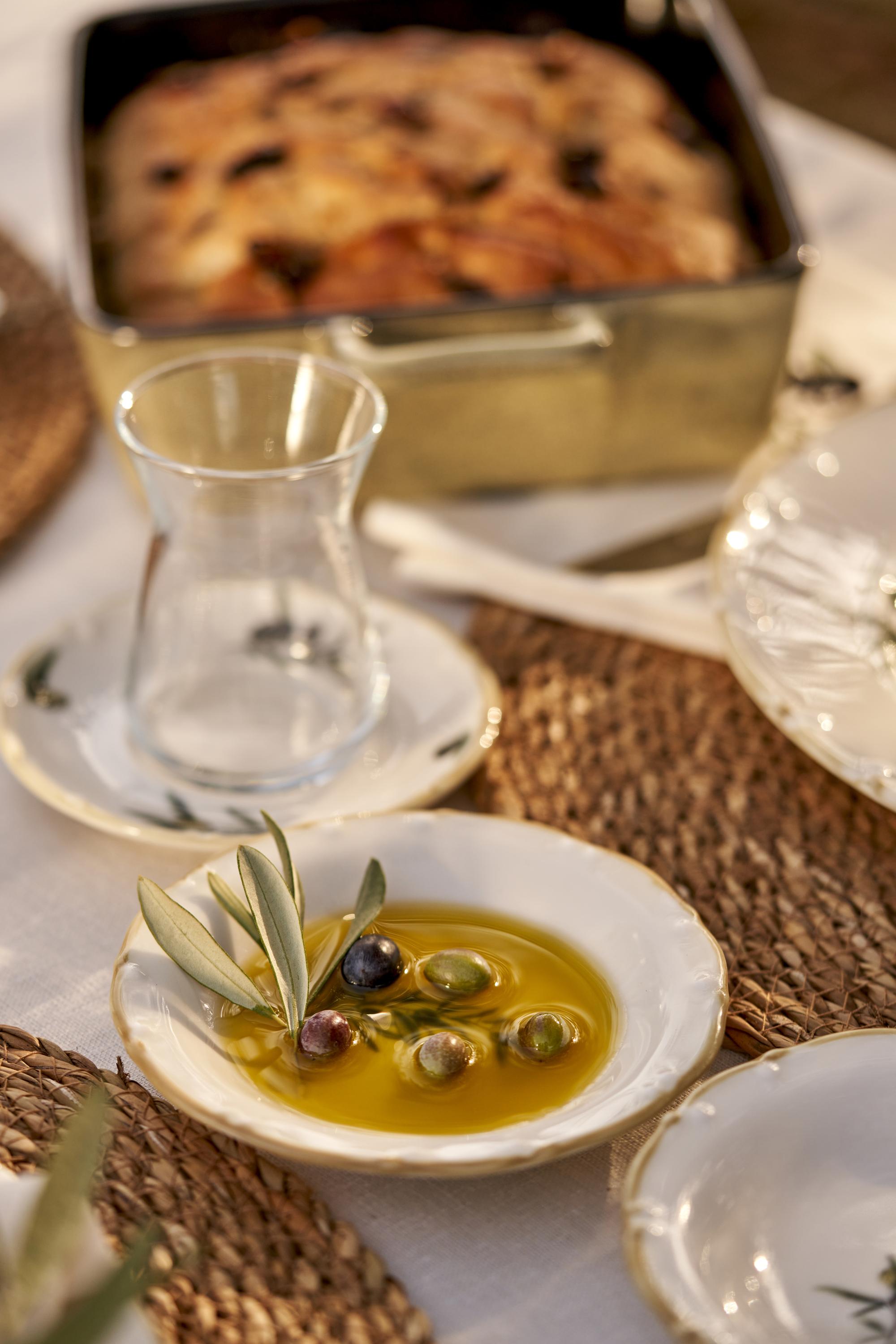 Olive Tea Glass Set with Saucers (6-Piece)