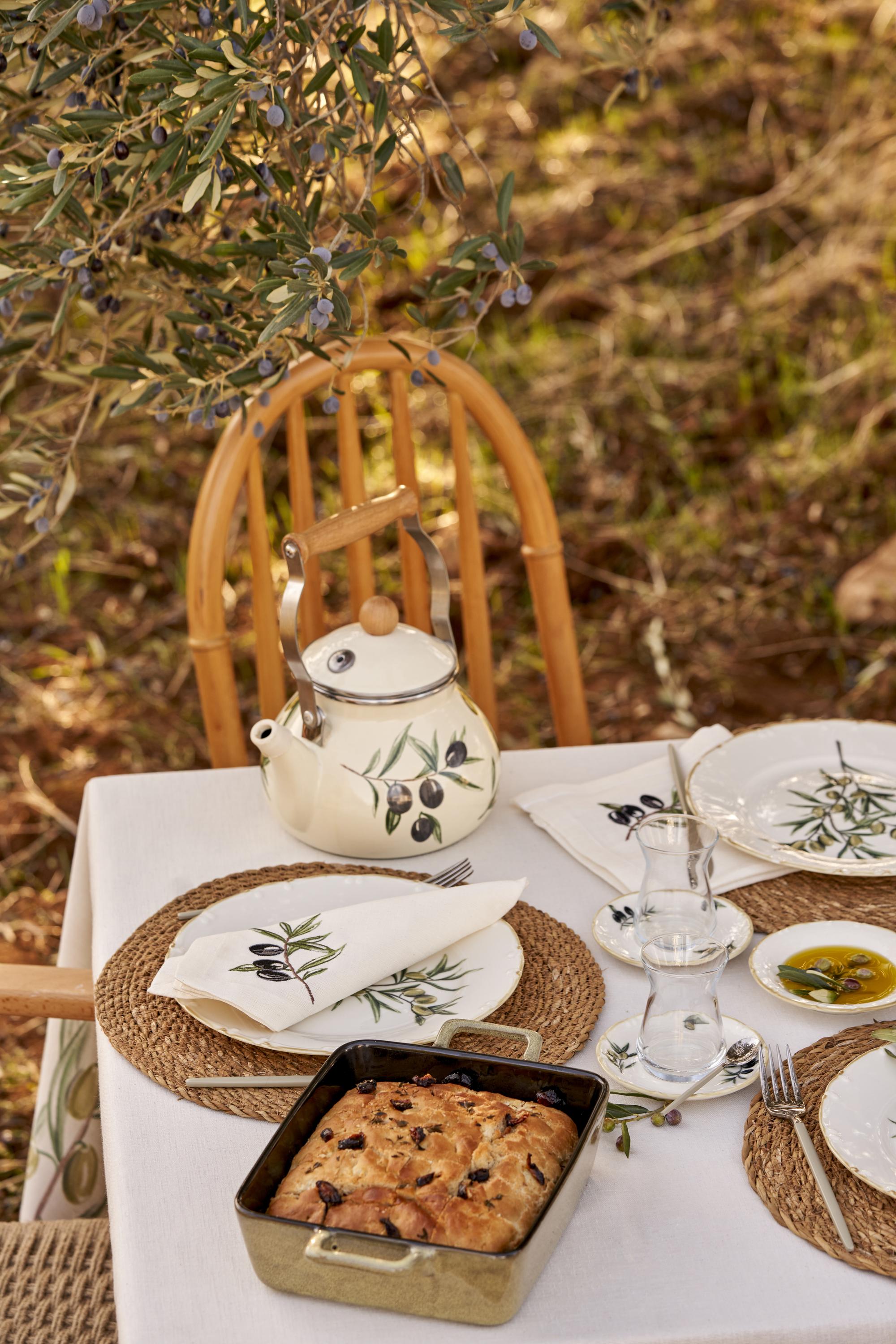 Olive Enamel Teapot with Wooden Handle
