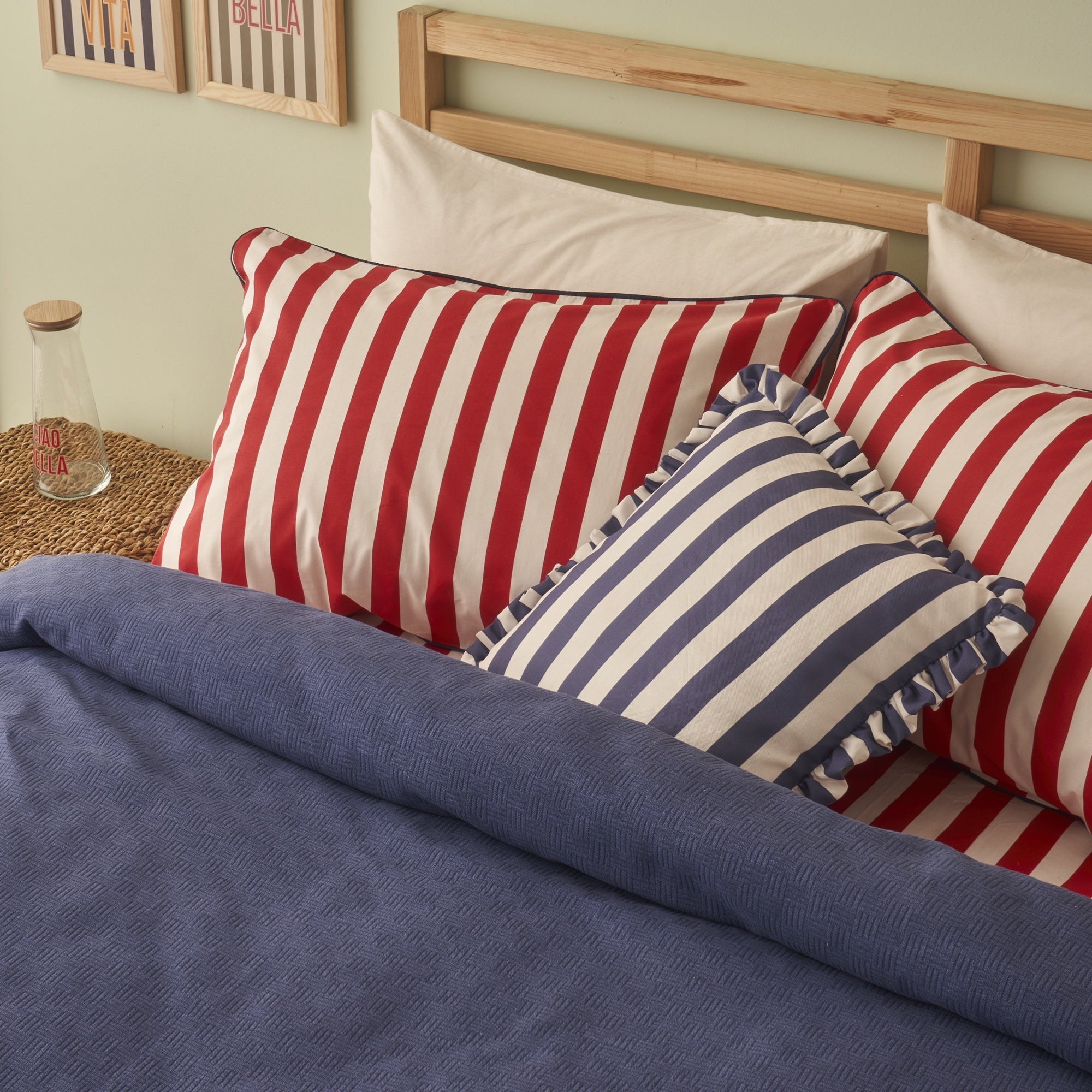 Line Ruffled Cushion Cover