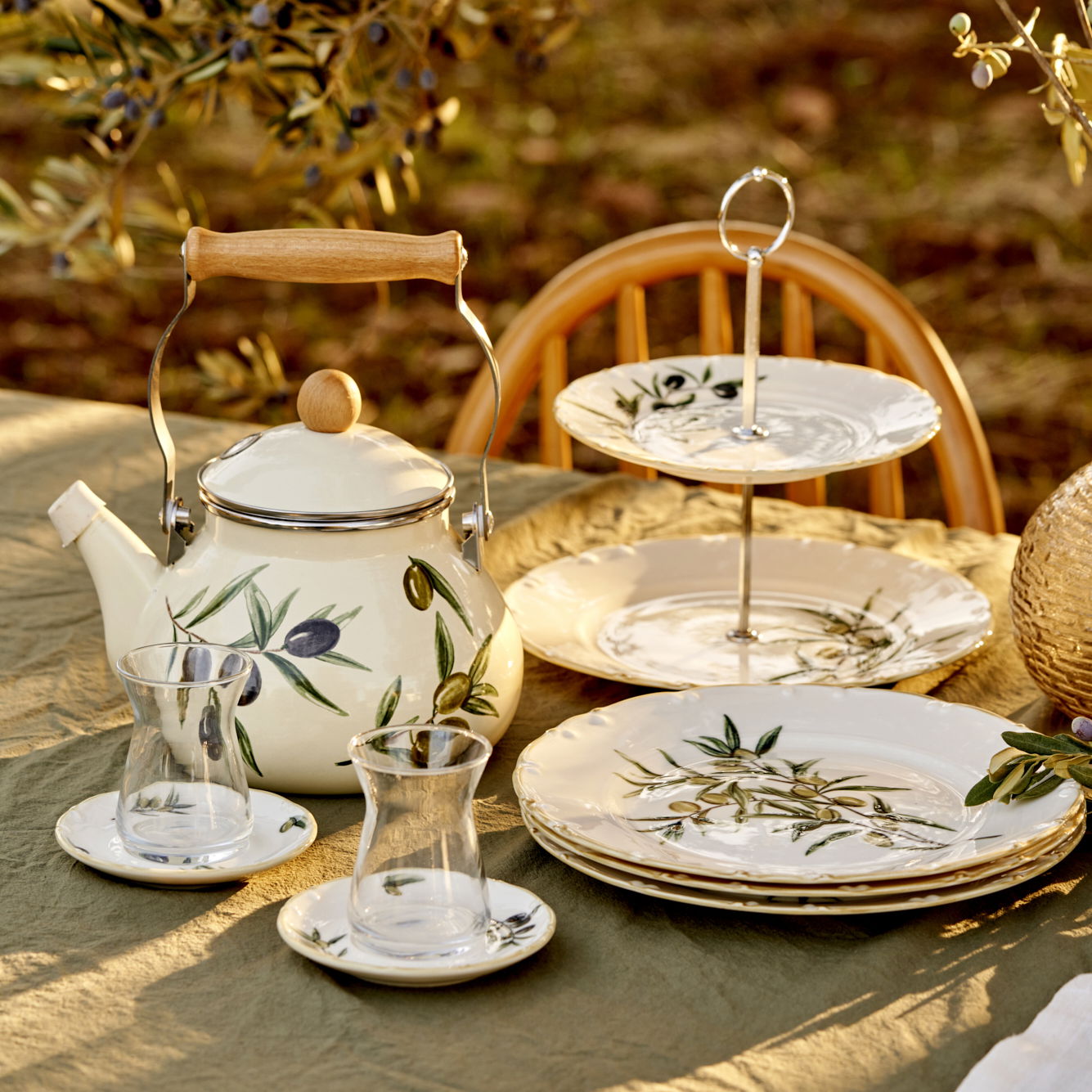 Olive Porcelain 2-Tier Serving Stand