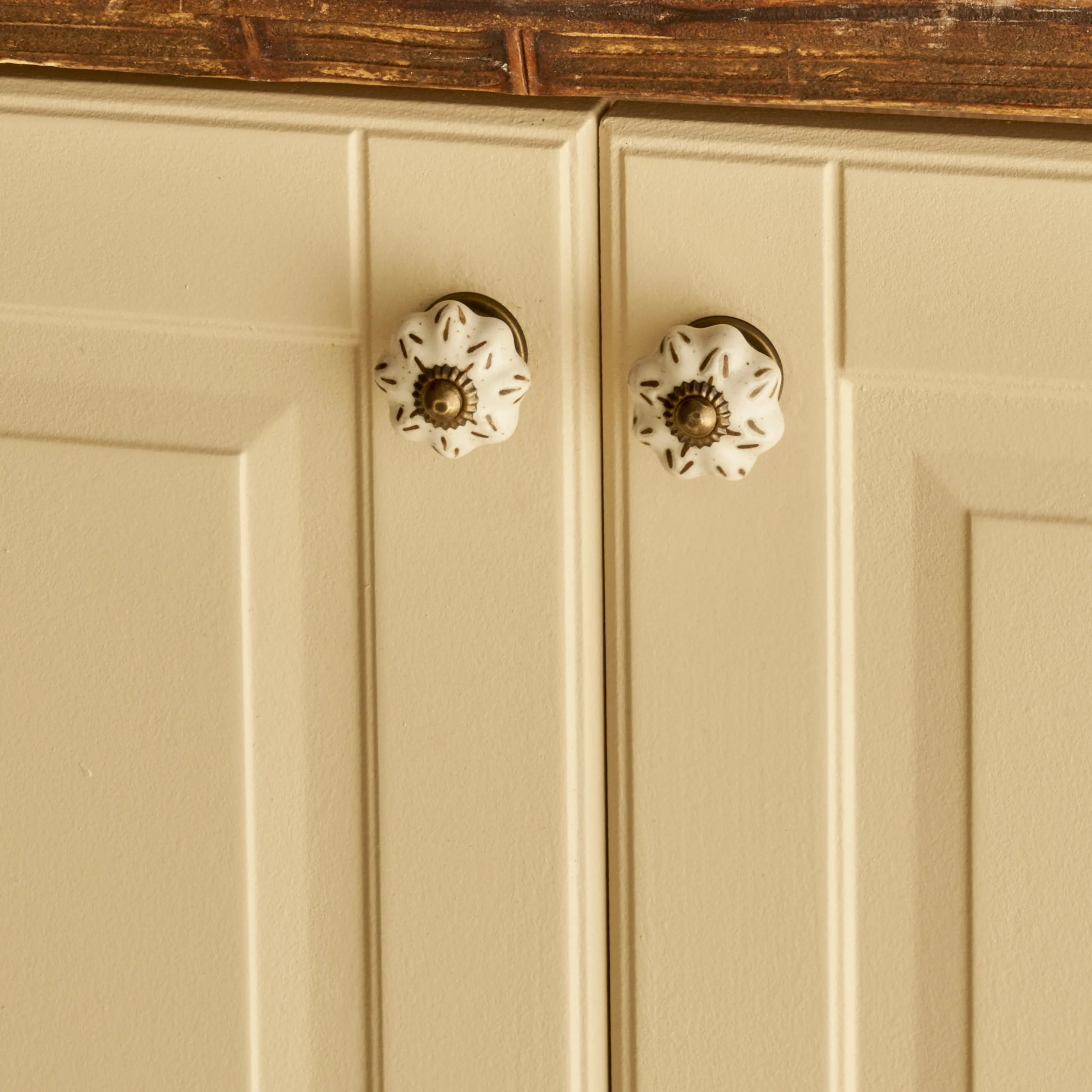 Alora Ceramic Cabinet Knobs (Set of 2) detail view