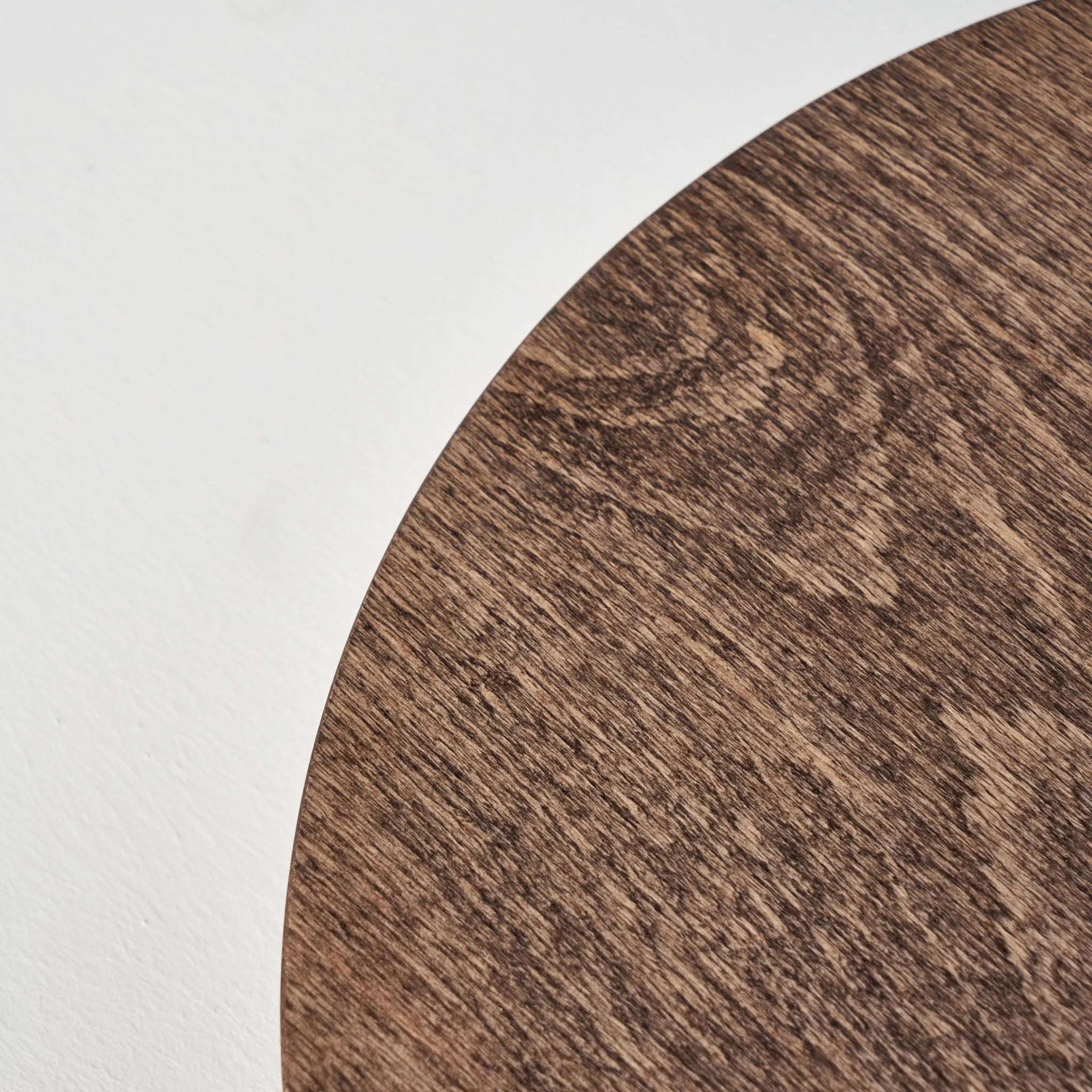 Aris Round Wooden Cake Stand texture detail