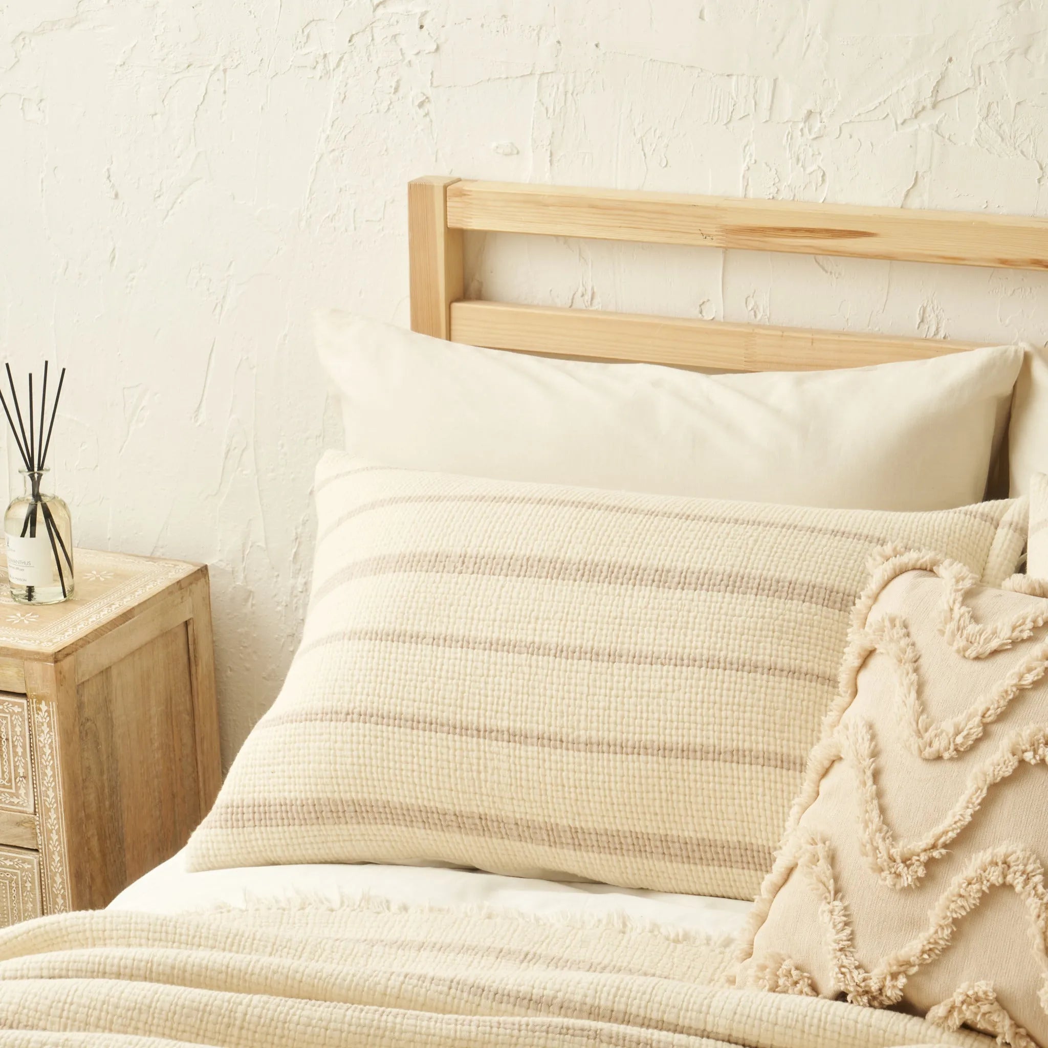 Bahama Muslin Cotton Coverlet with Shams design detail