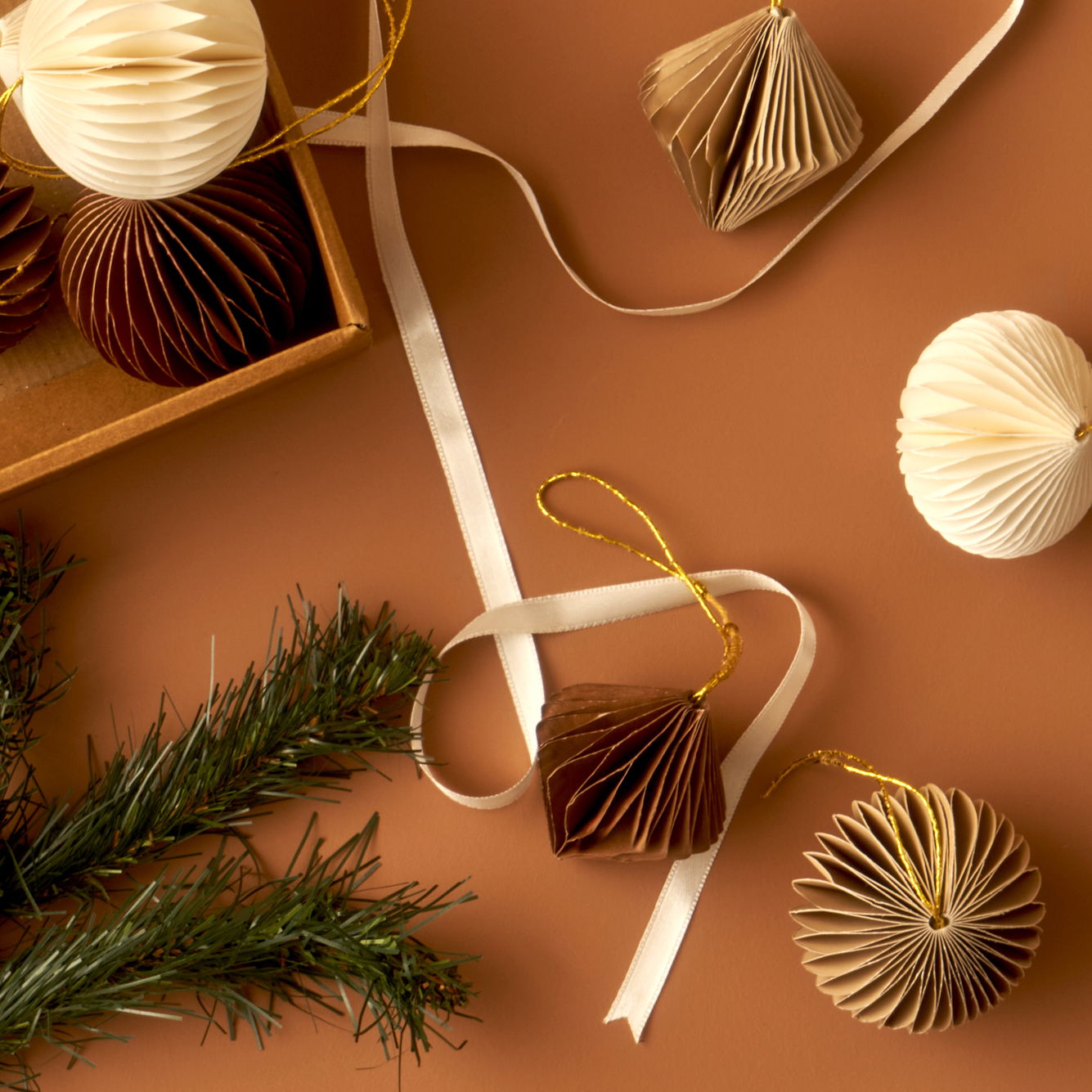 Elio Paper Christmas Ornament Box (Set of 9)