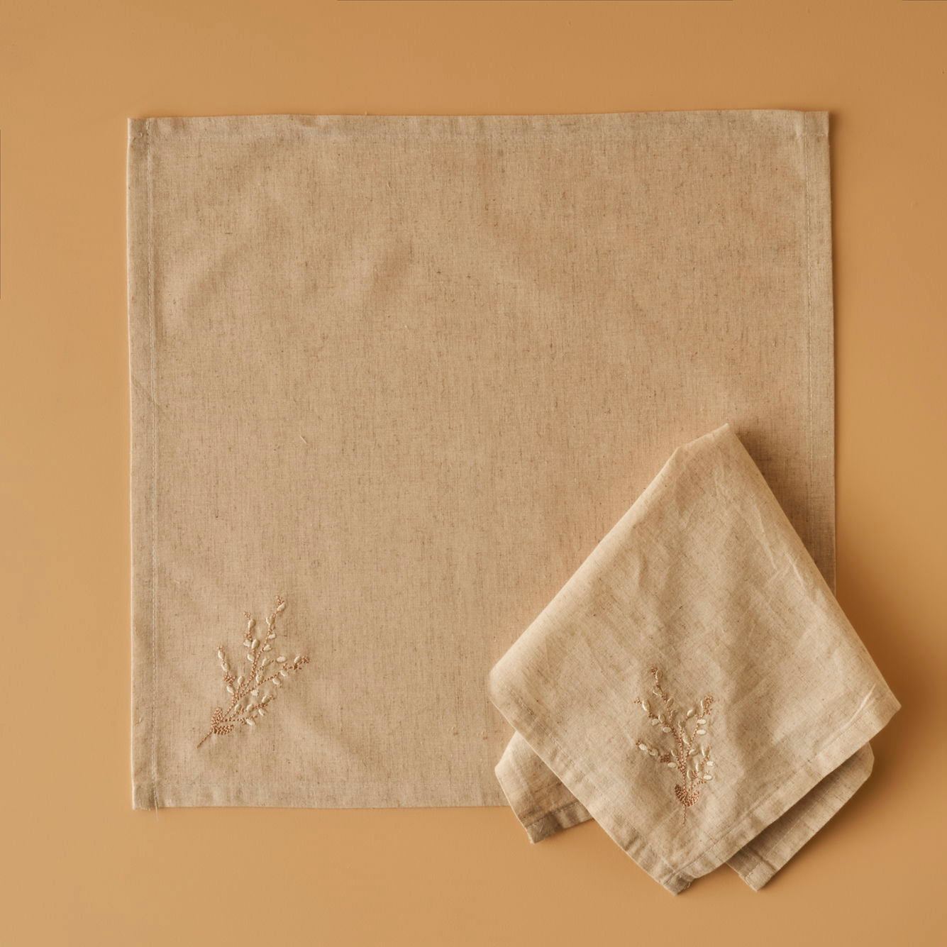 Exclusive Linen 14-Piece Tablecloth Set
